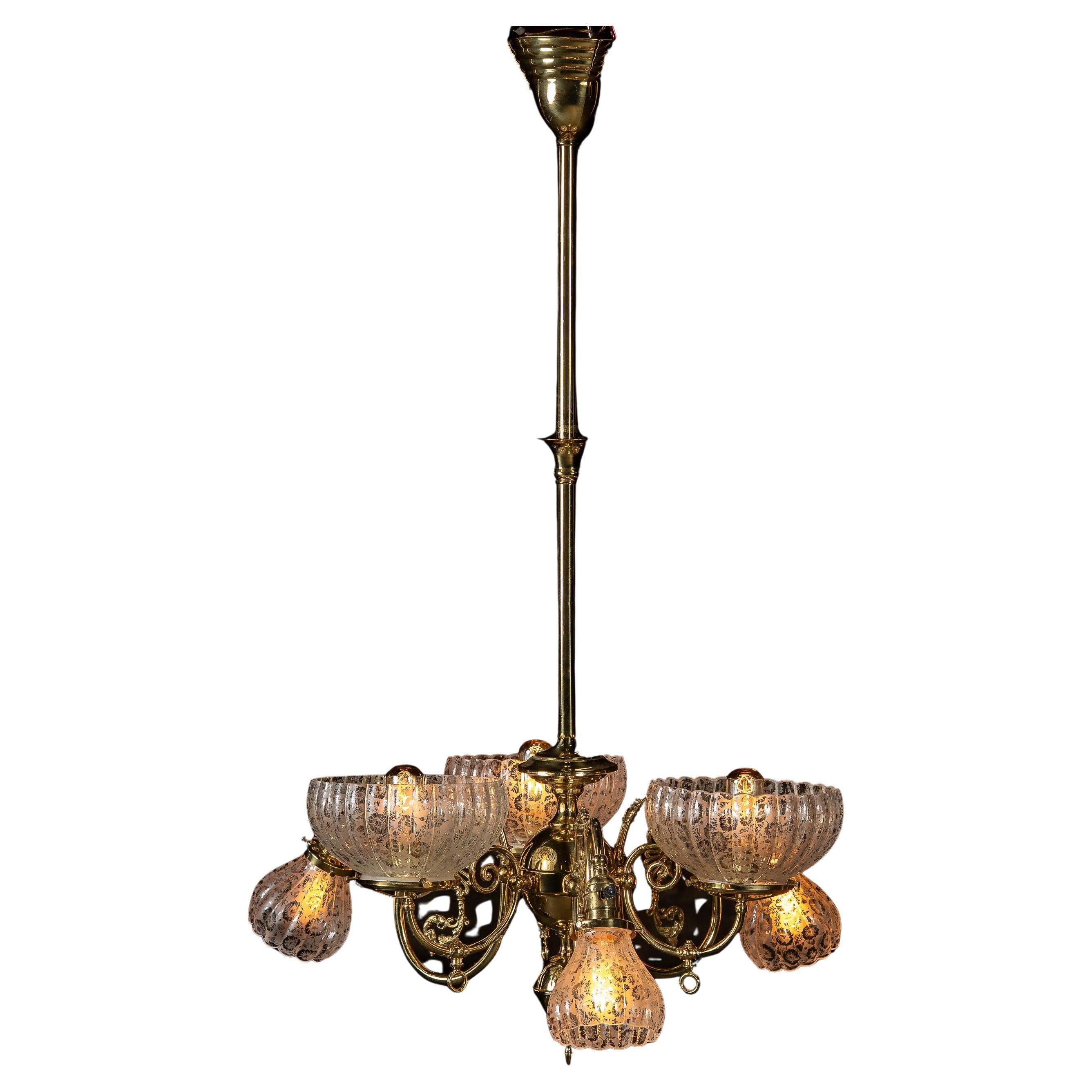 Lampadario in ottone dei primi del Novecento con paralumi in vetro acidato