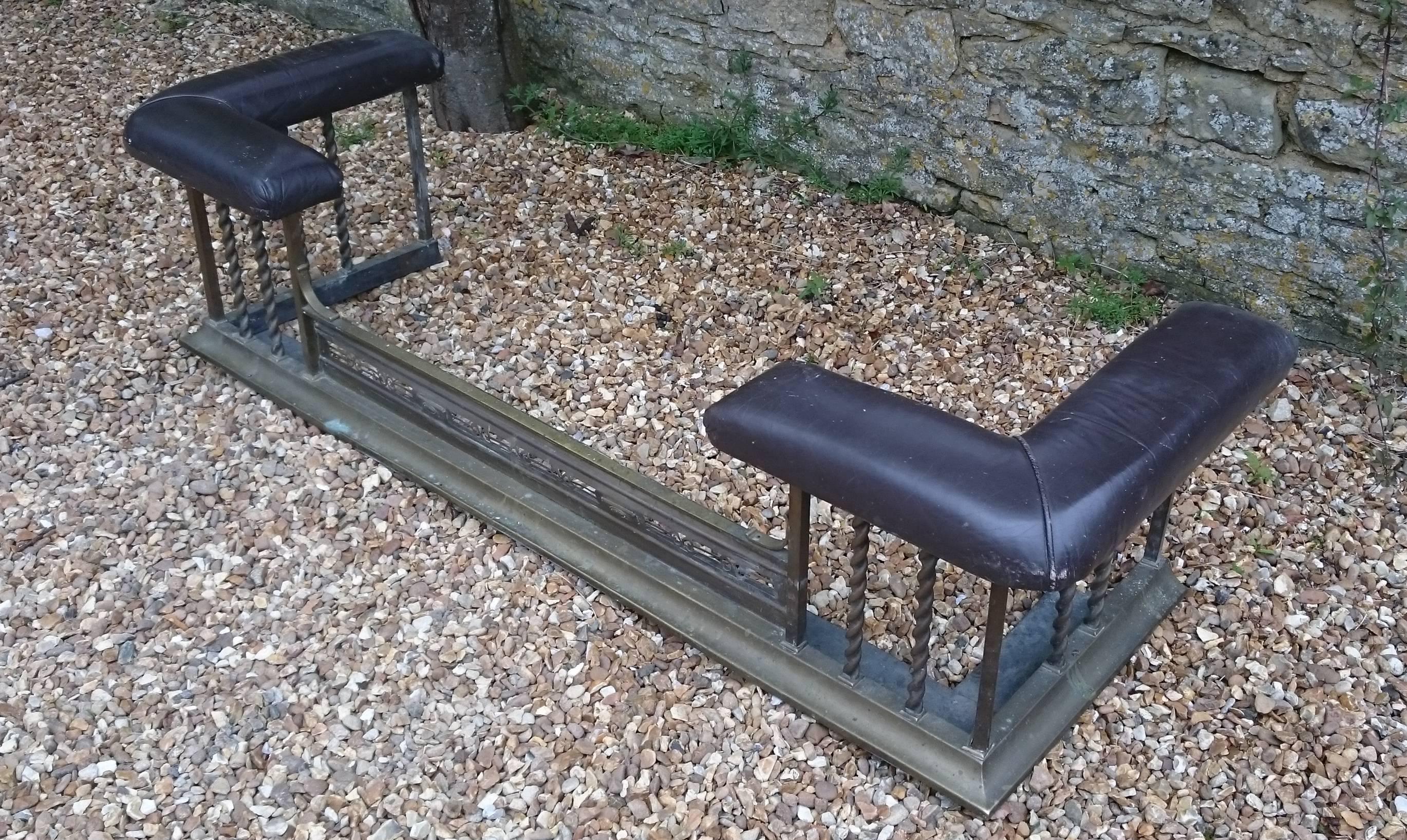 Early 20th Century Brass Club Fender In Fair Condition In Gloucestershire, GB