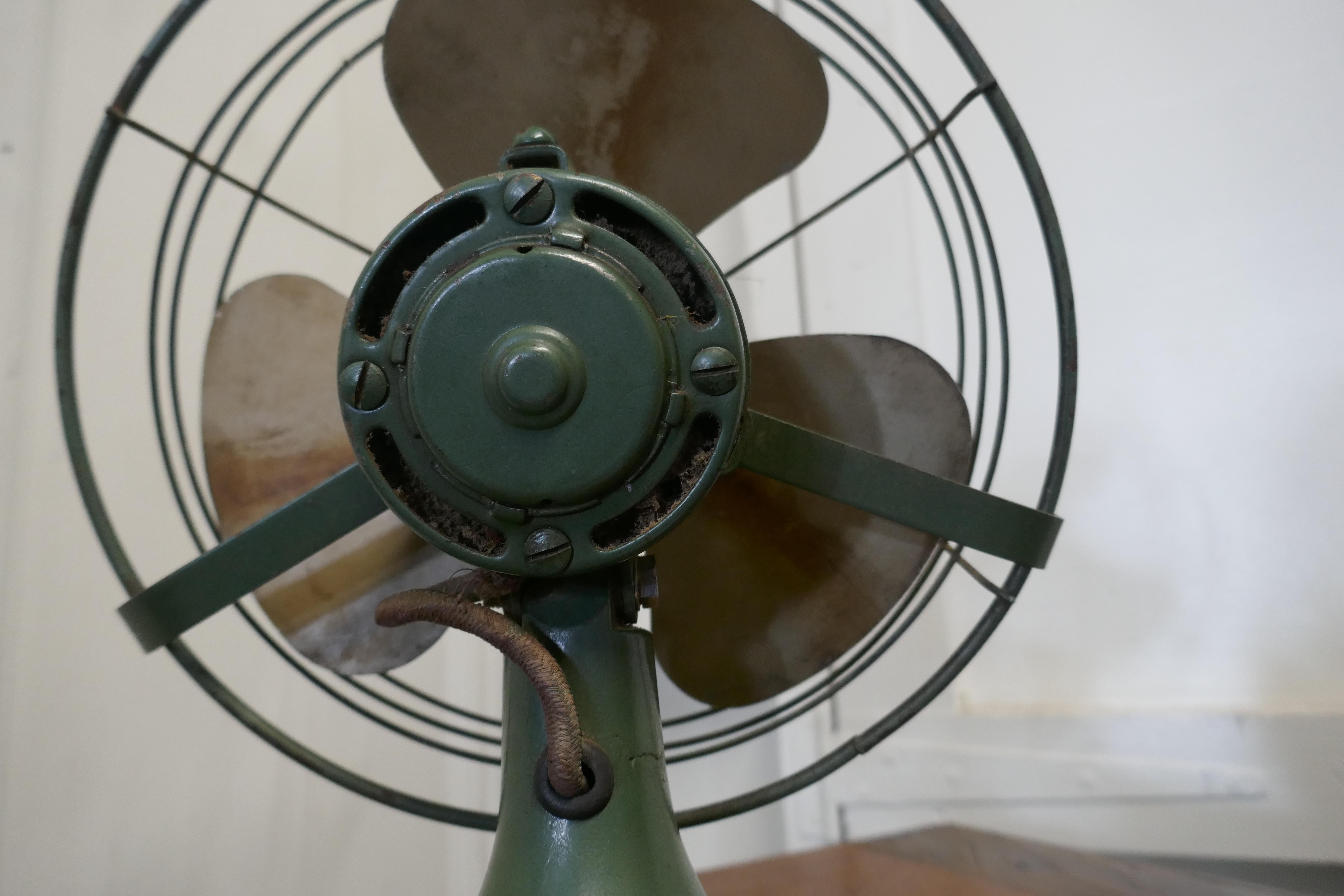 Early 20th Century Brass Electric Fan, by Frost & Co In Good Condition For Sale In Chillerton, Isle of Wight