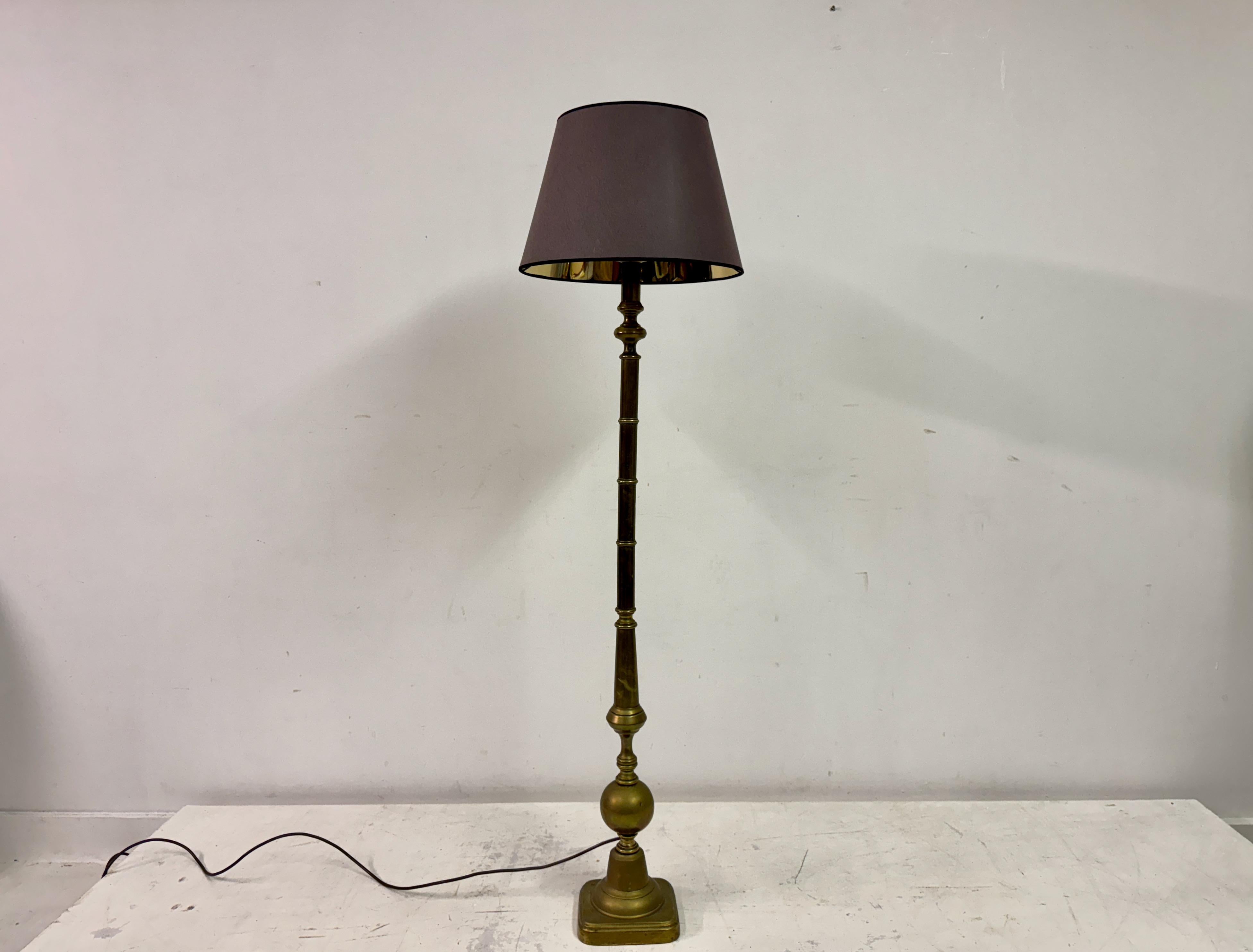 Néerlandais Lampadaire en laiton du début du 20e siècle en vente