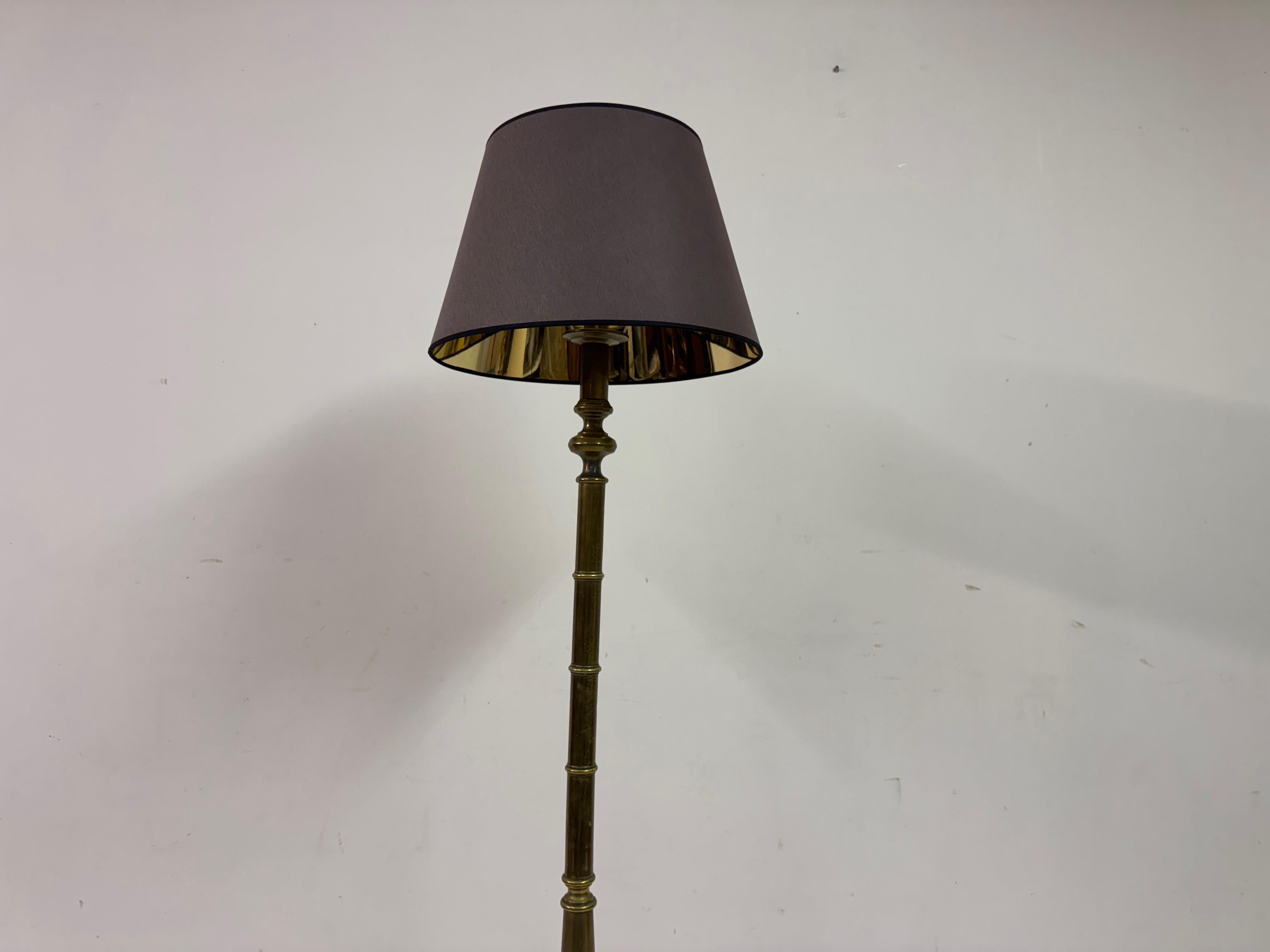 Lampadaire en laiton du début du 20e siècle en vente 1