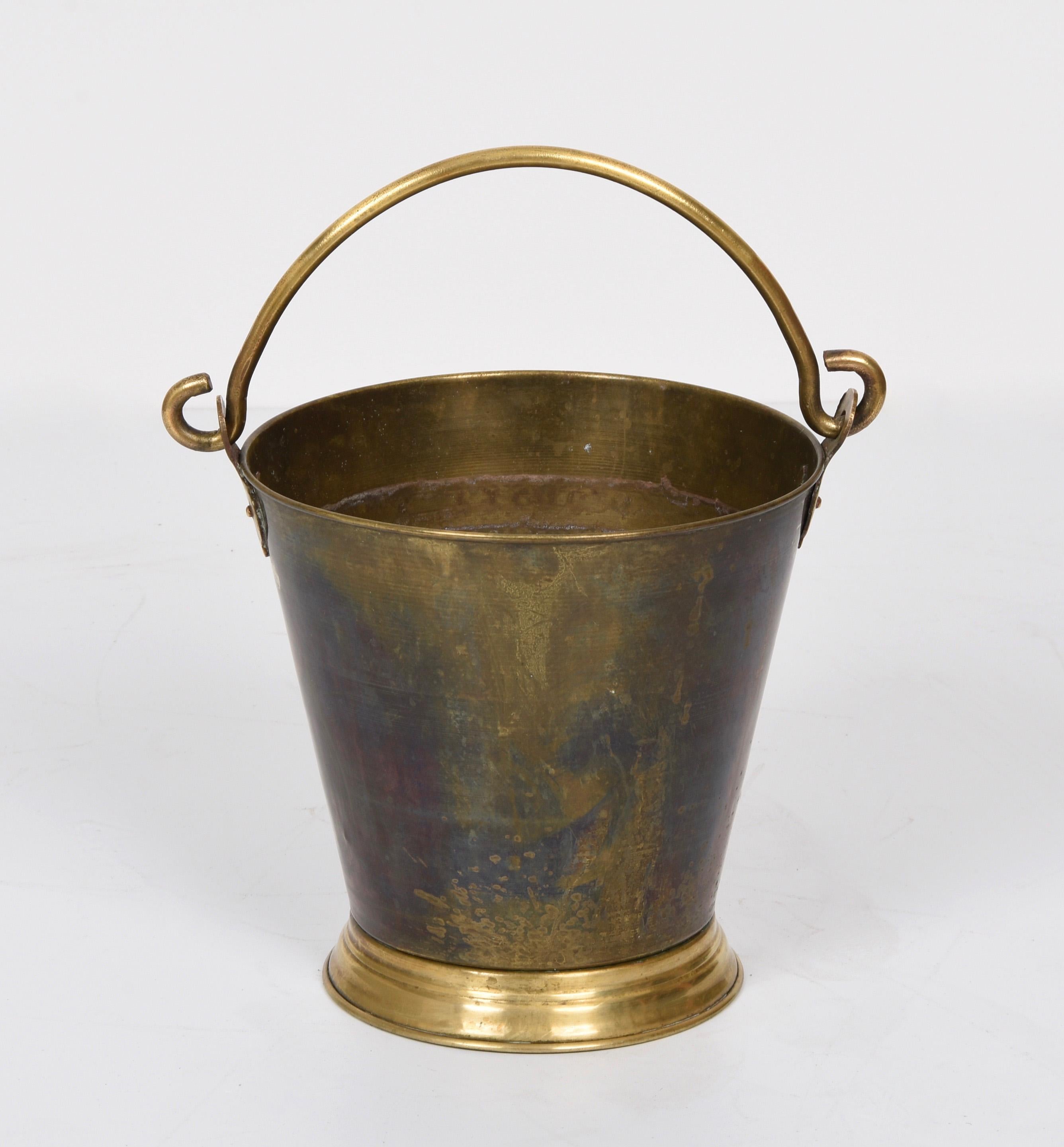 Early 20th Century Brass Italian Ice Bucket with Heavy Handle, 1930s In Good Condition In Roma, IT