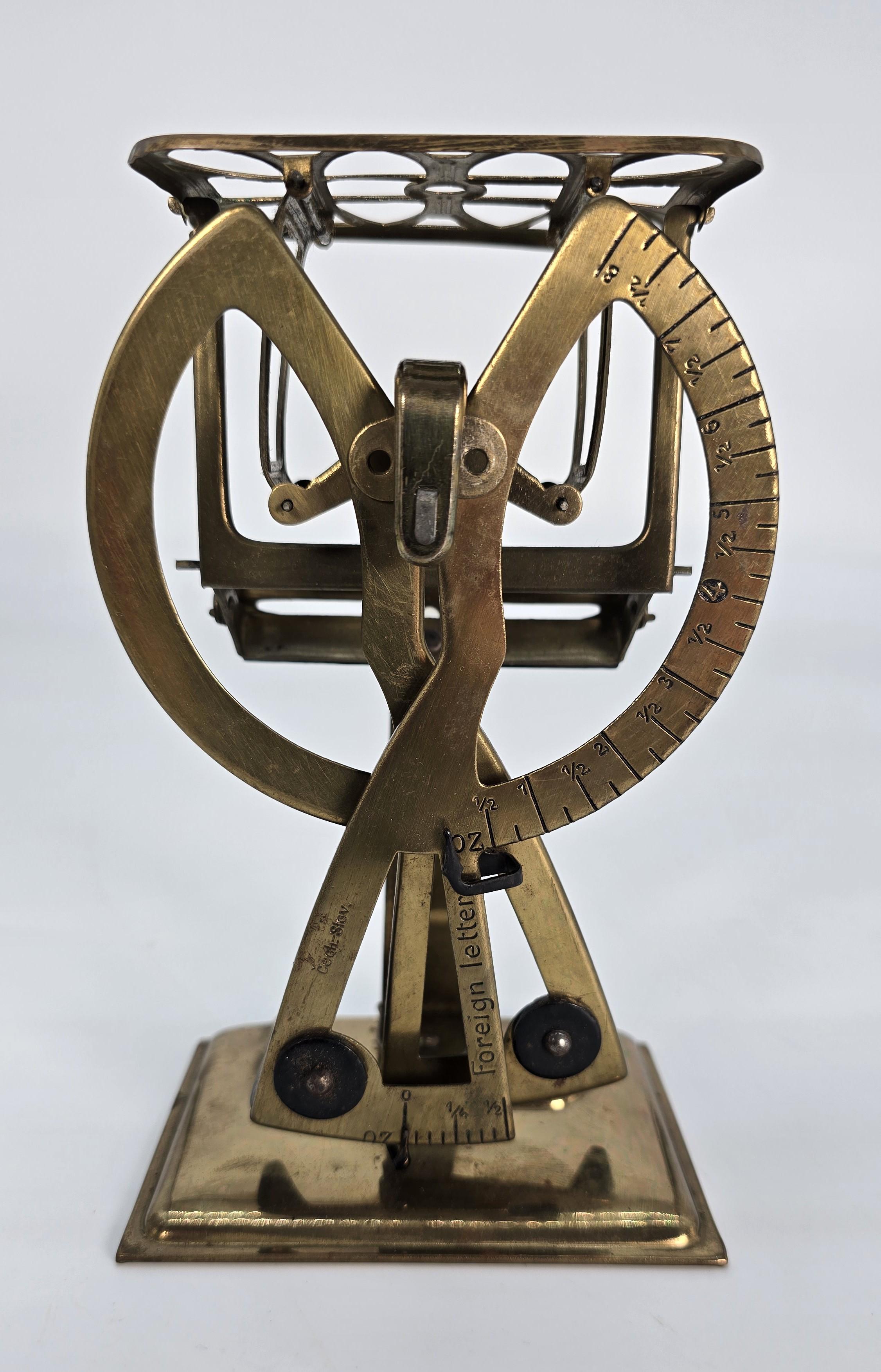 Pèse-lettres en laiton du début du 20e siècle fabriqué en Tchécoslovaquie, vers 1910 en vente 2