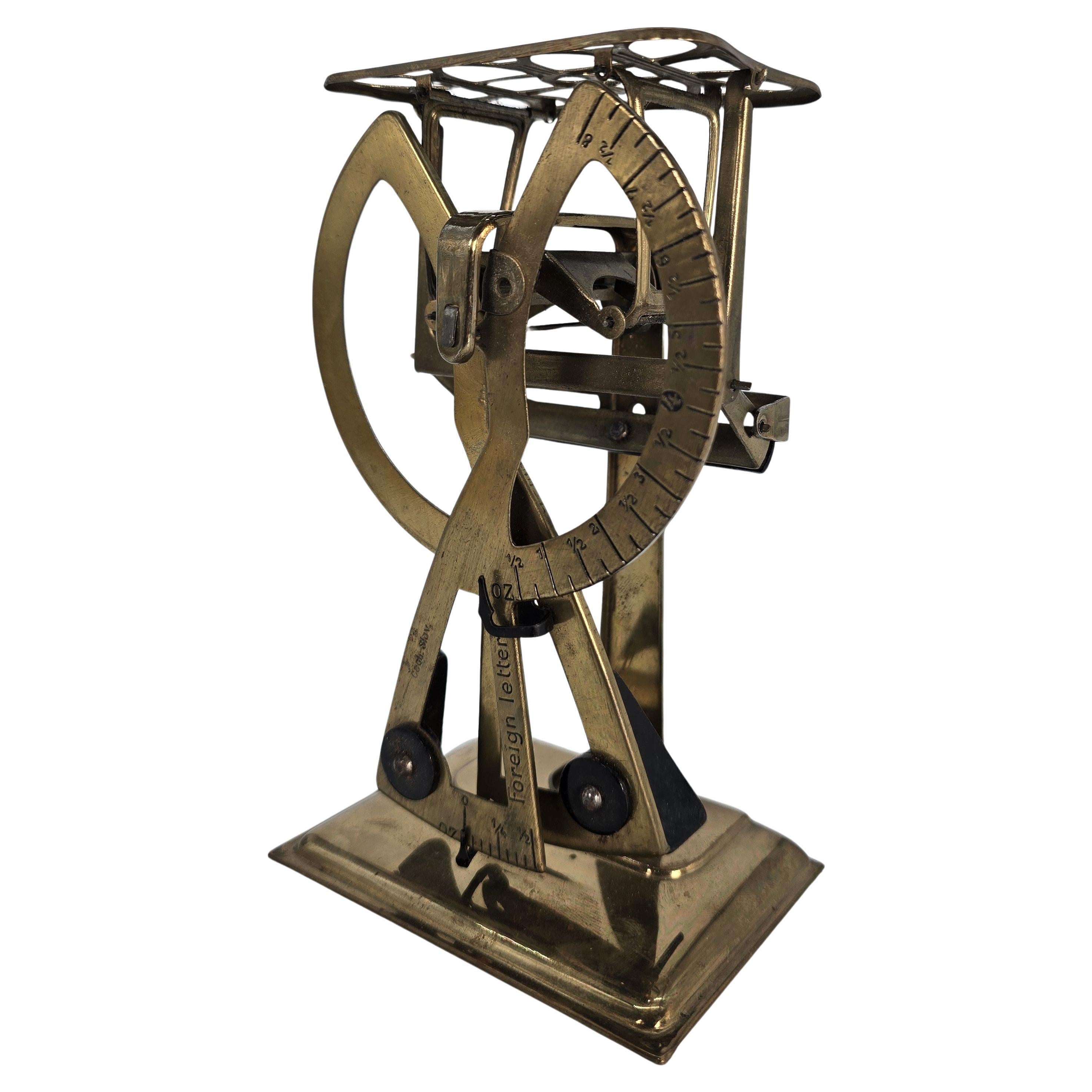 Pèse-lettres en laiton du début du 20e siècle fabriqué en Tchécoslovaquie, vers 1910