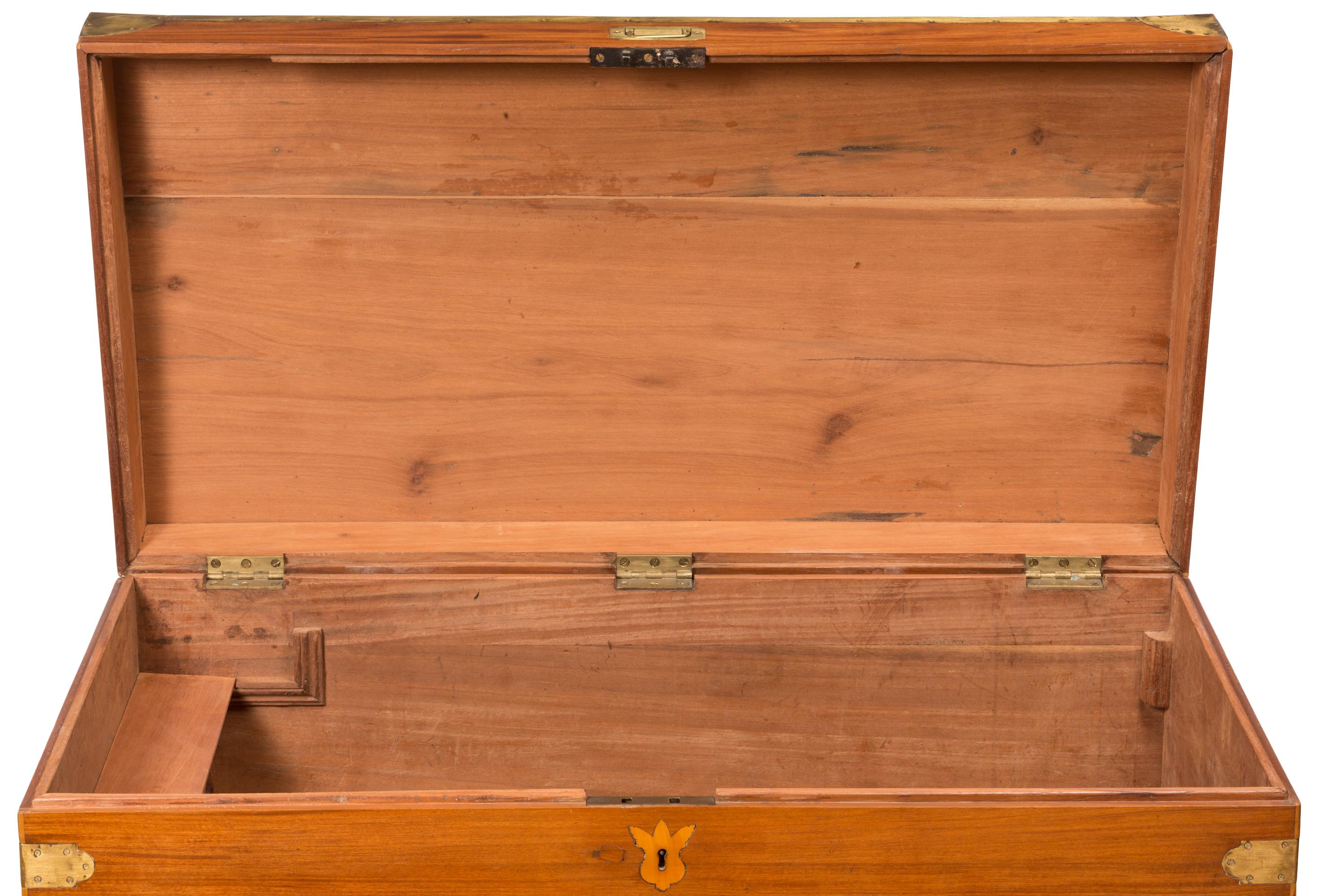 Early 20th Century British Camphor Campaign Chest with Monogram, Cedar Interior In Good Condition In Madrid, ES