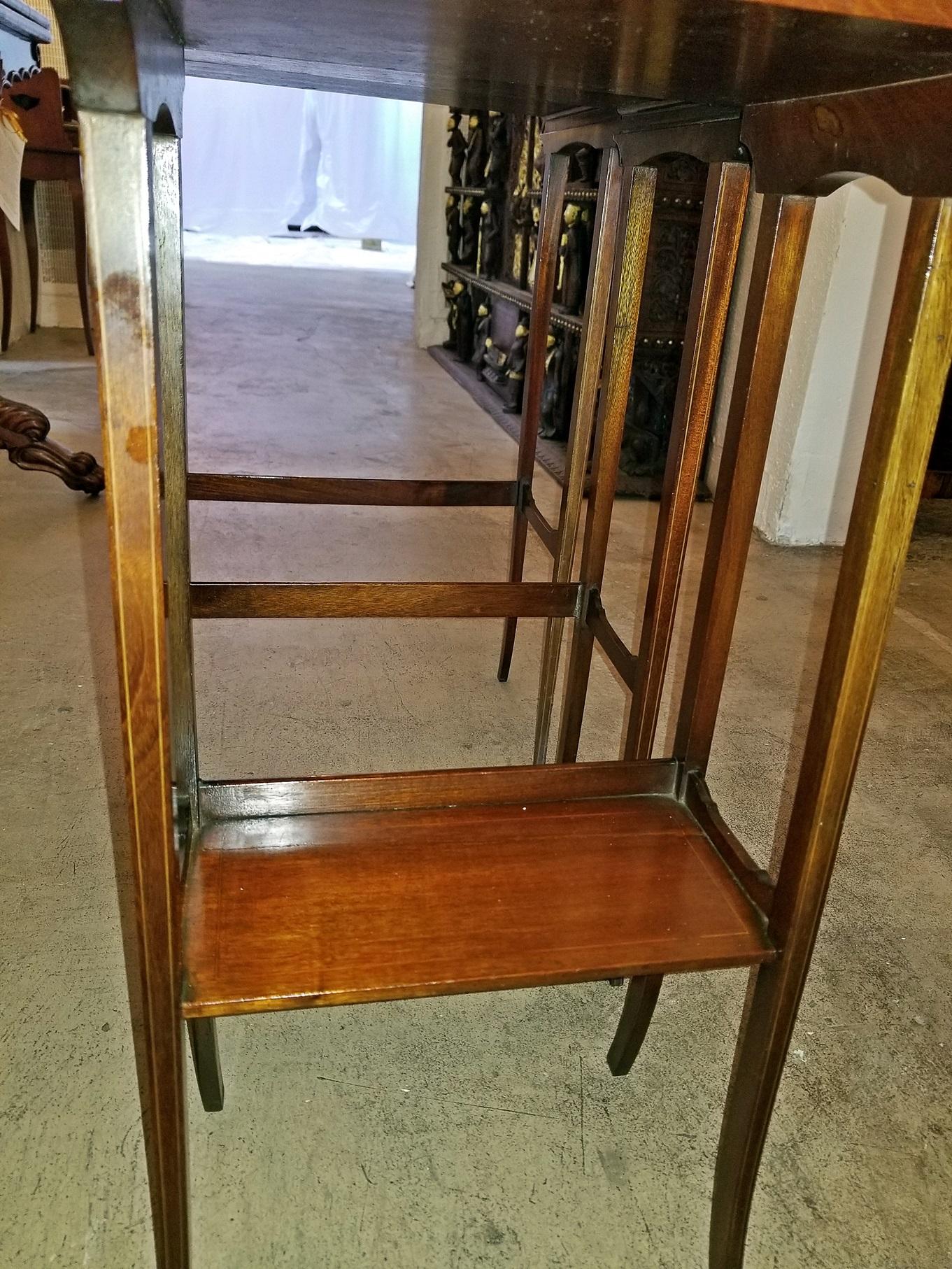 Edwardian Early 20th Century British Mahogany and Inlaid Nest of Tables