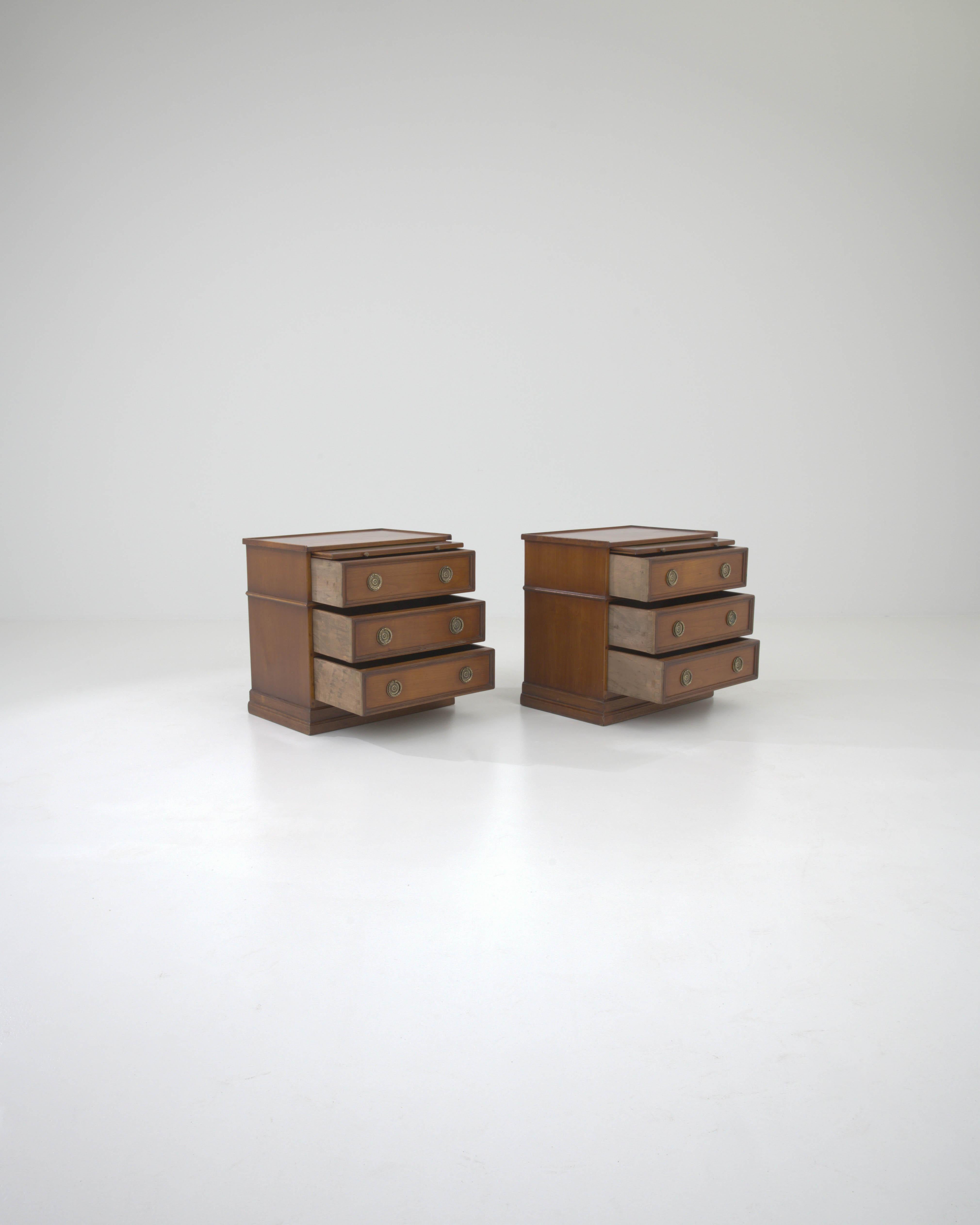 Britische Holzbetten des frühen 20. Jahrhunderts mit originaler Patina, ein Paar im Angebot 4