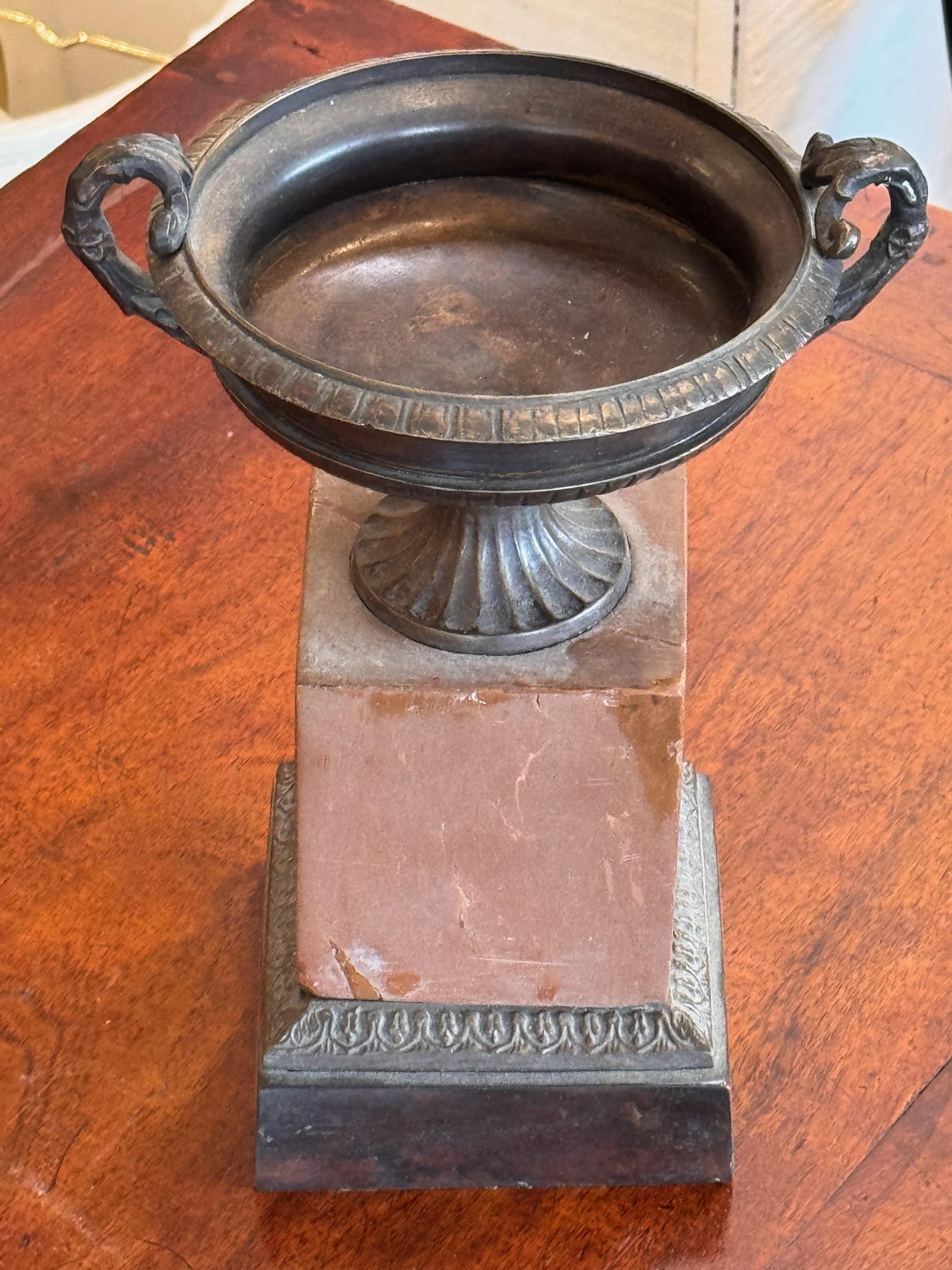 Tazza en bronze et marbre du début du 20e siècle Bon état - En vente à Charlottesville, VA