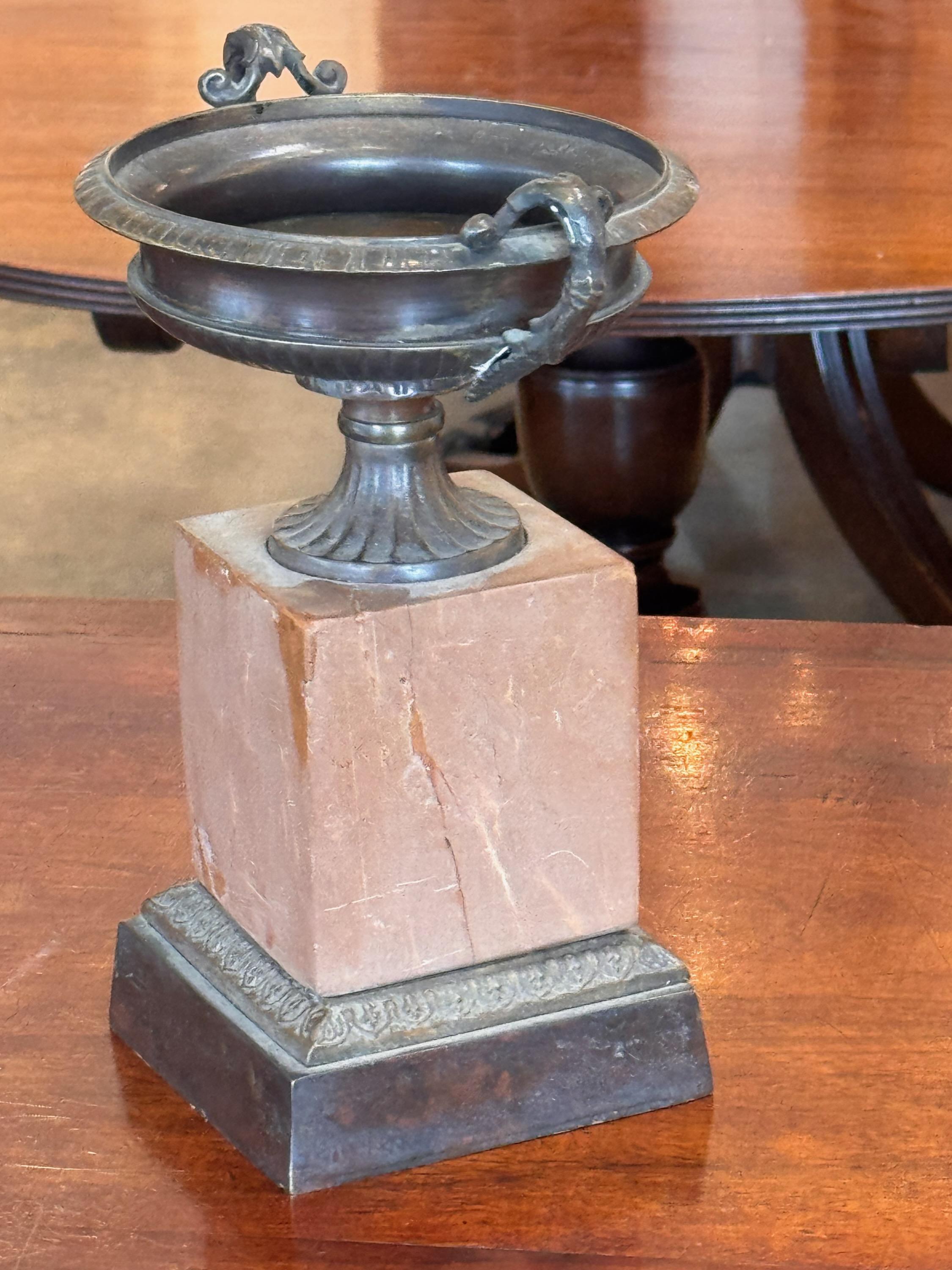 20ième siècle Tazza en bronze et marbre du début du 20e siècle en vente