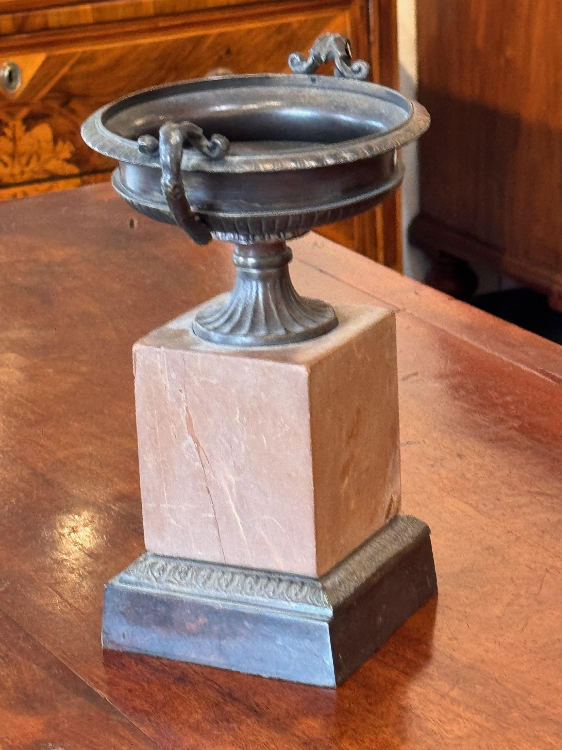 Bronze Tazza en bronze et marbre du début du 20e siècle en vente