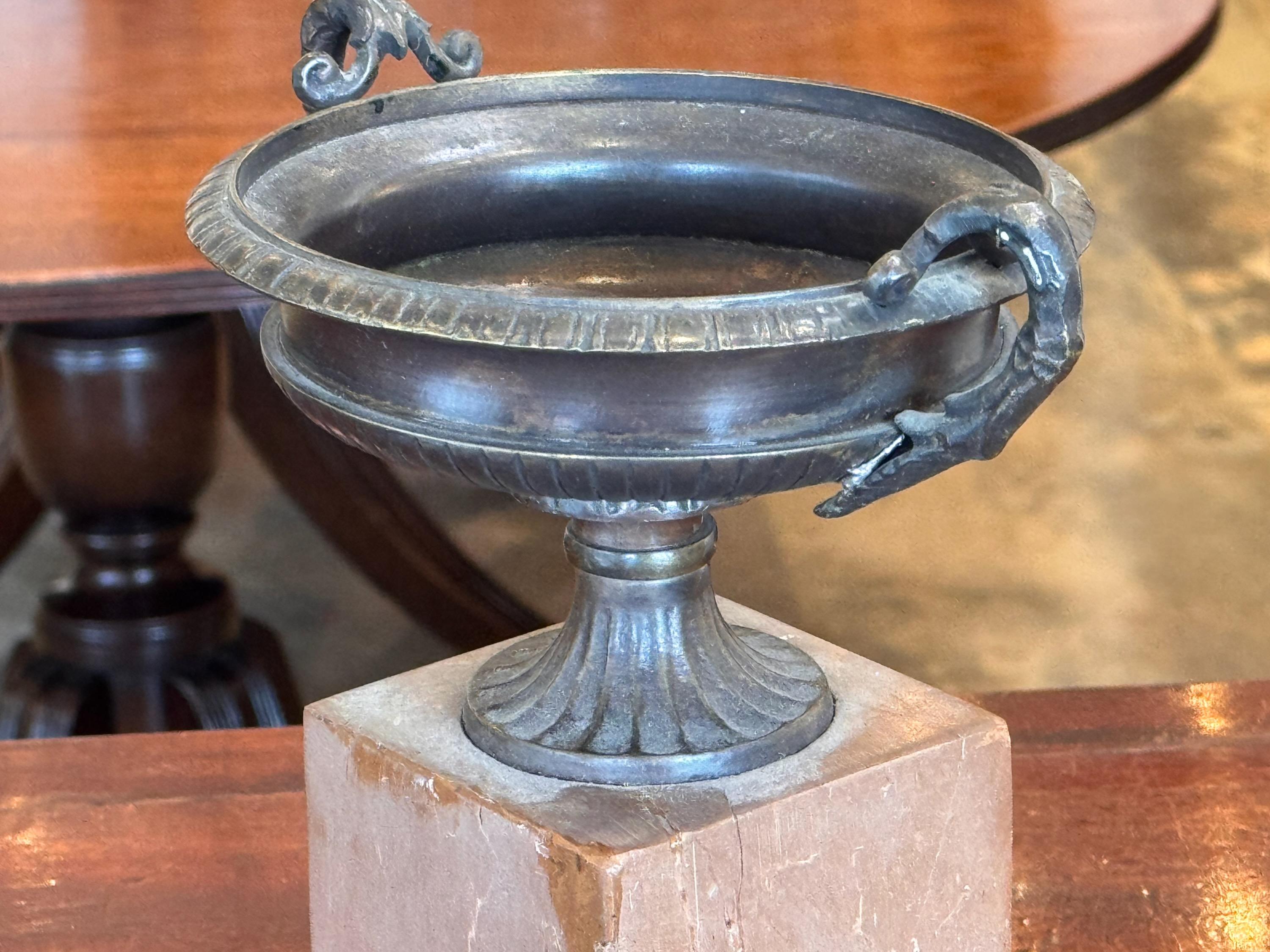 Tazza en bronze et marbre du début du 20e siècle en vente 1