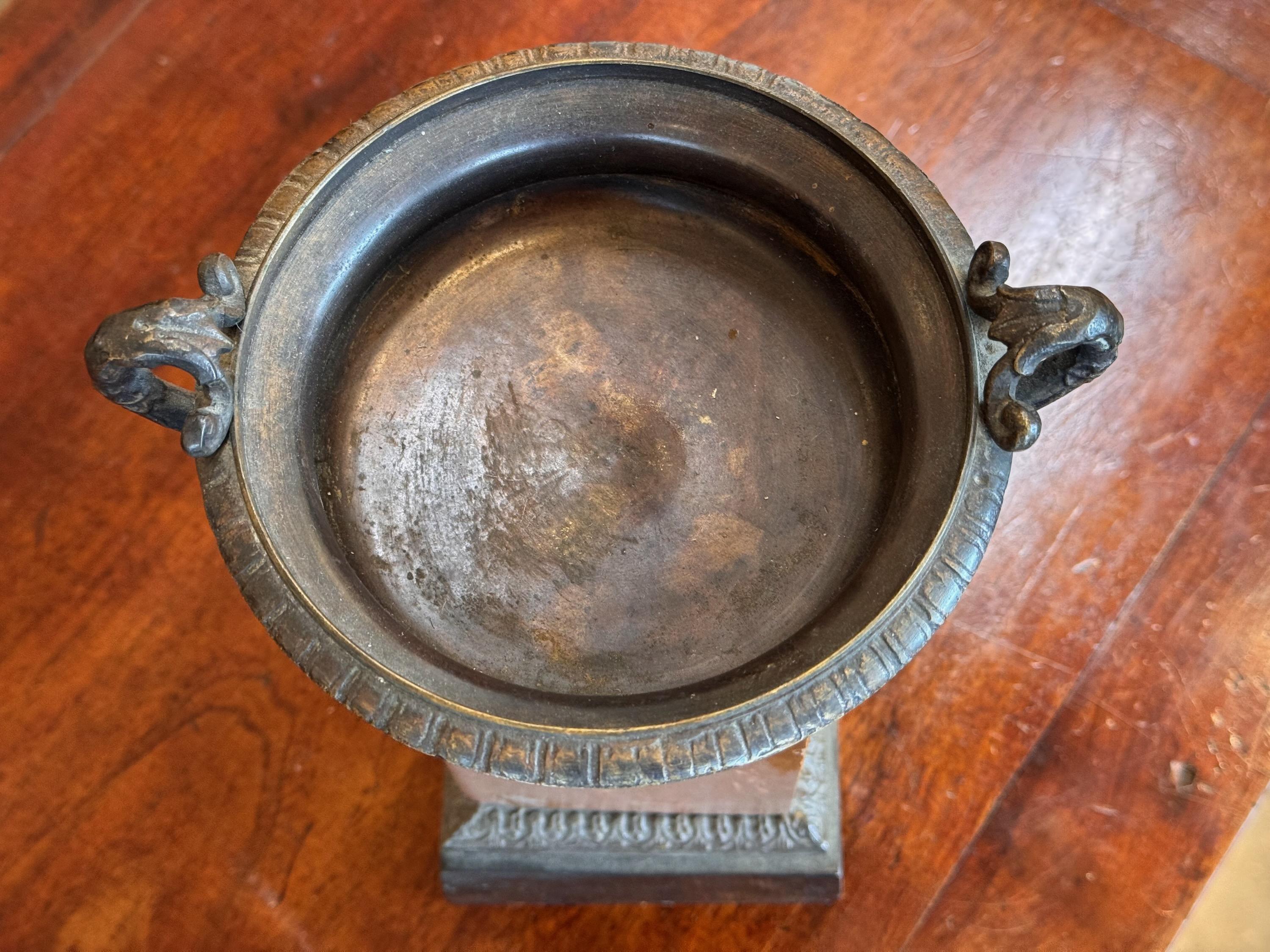 Tazza en bronze et marbre du début du 20e siècle en vente 2