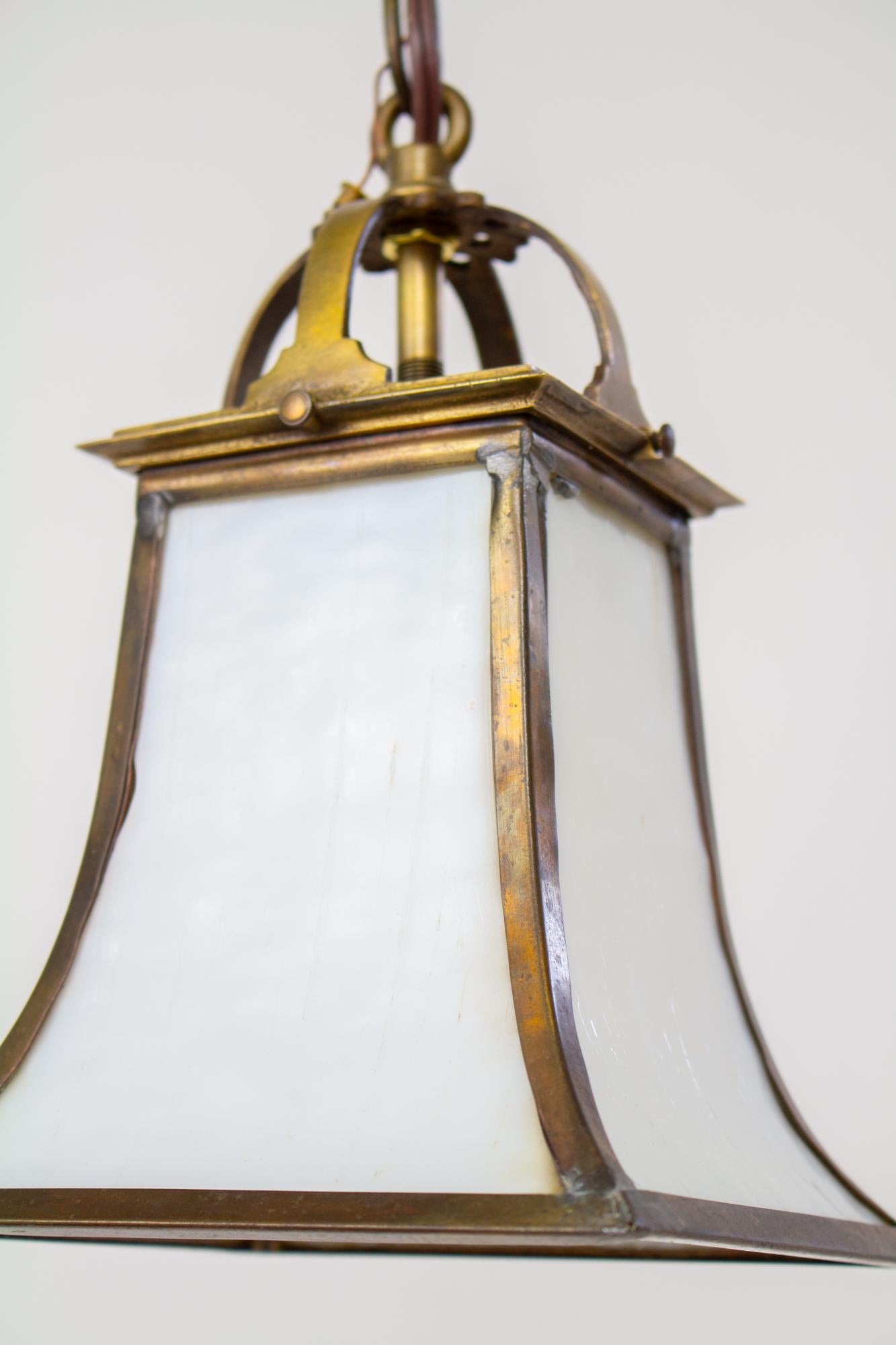 Pendentif en bronze et verre de scories blanches du début du 20e siècle en vente 2
