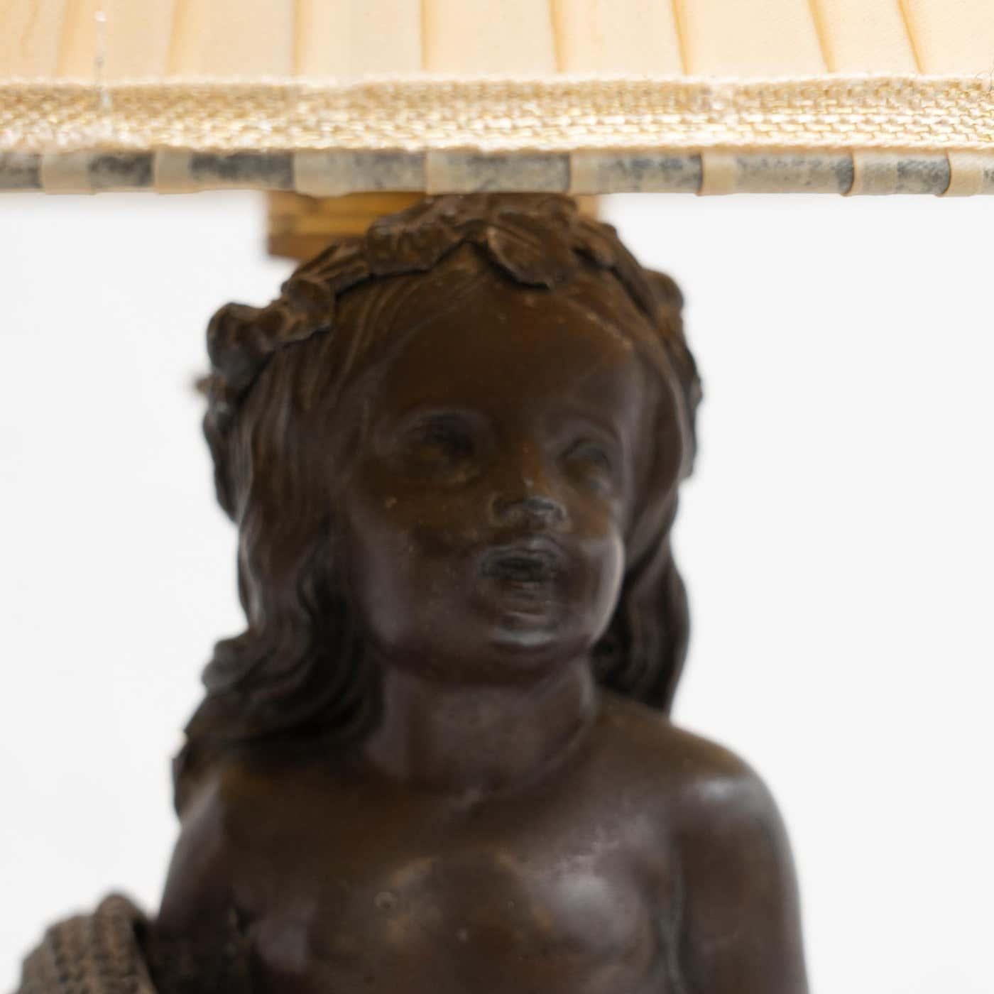 Lámpara de sobremesa de bronce y madera de principios del siglo XX Bronce en venta