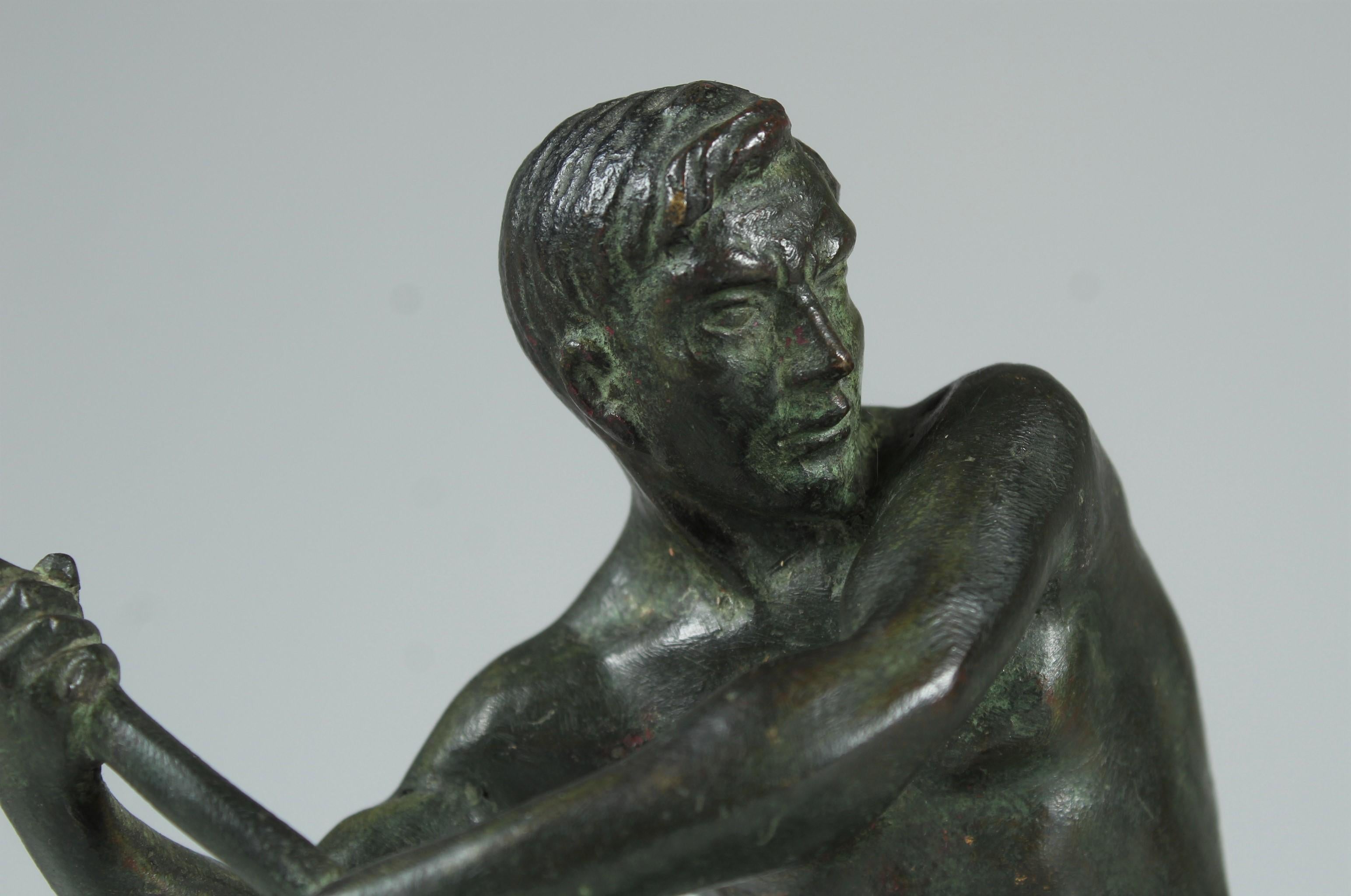 Début du 20e siècle Bronze, Sculpture en bronze antique, bûcheron avec hache, signée en vente 1