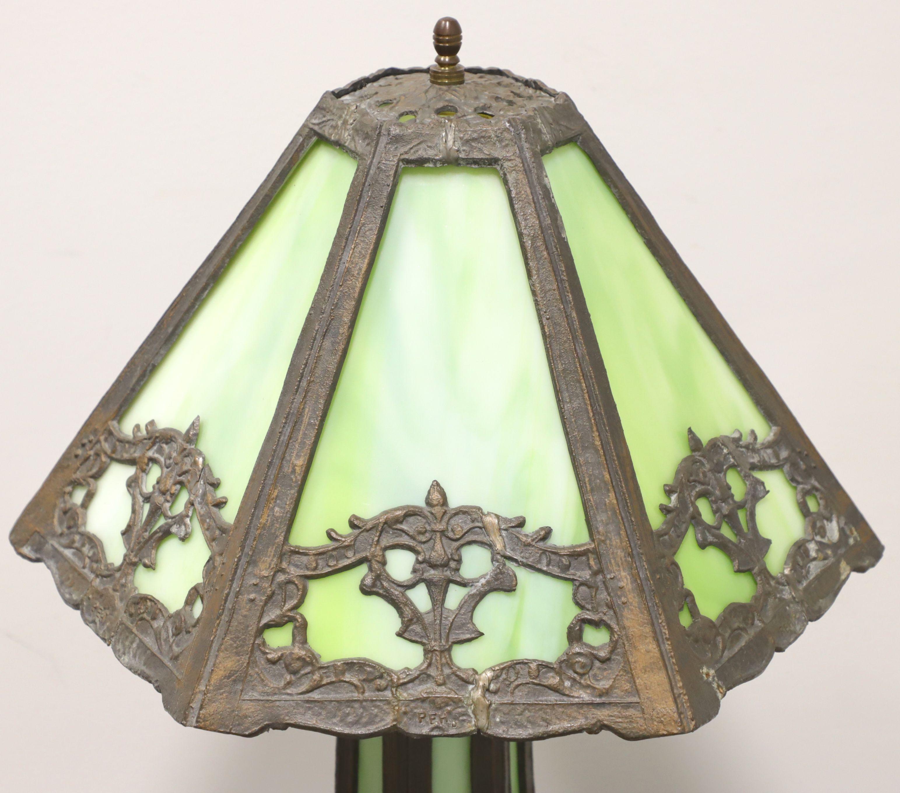 Early 20th Century Bronze Art Deco Green Slag Glass Table Lamp For Sale 2
