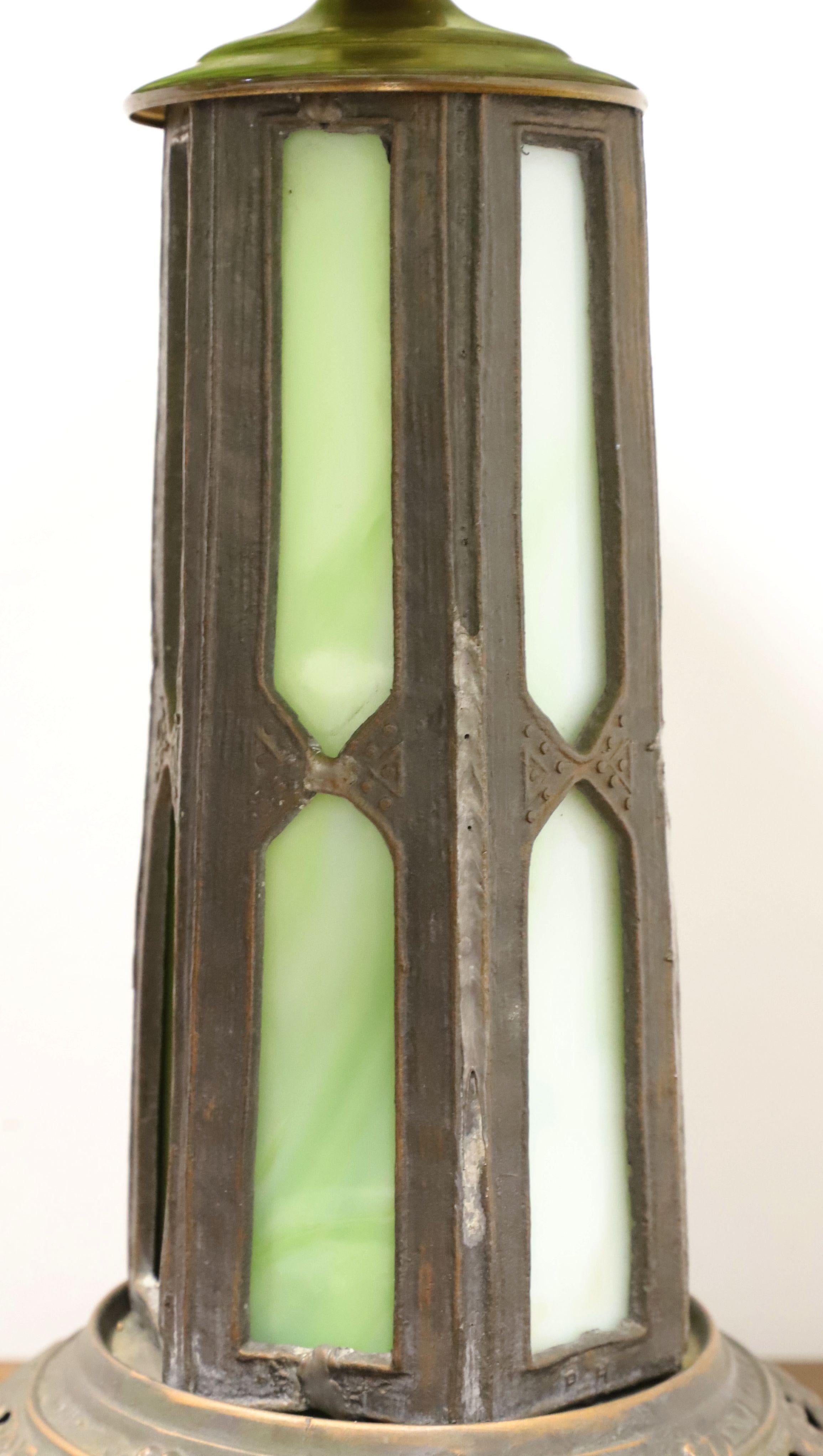 Early 20th Century Bronze Art Deco Green Slag Glass Table Lamp For Sale 4