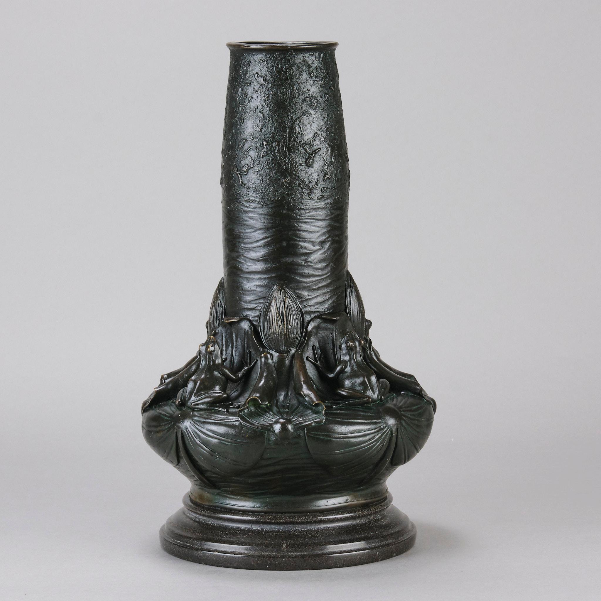 XX secolo Vaso in bronzo 