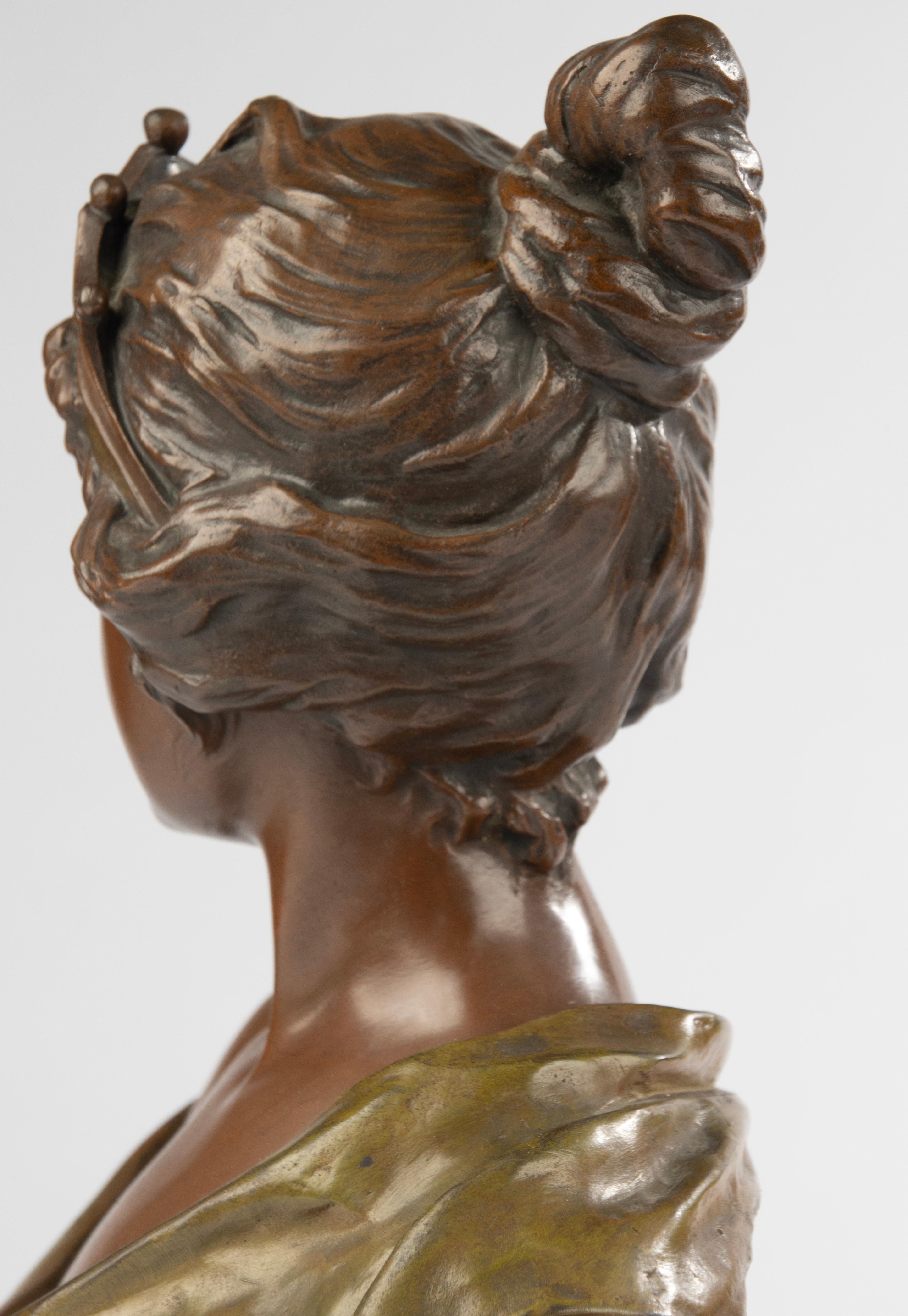 Early 20th Century Bronze Buste - Lucrece - by Emmanuel Villanis 14