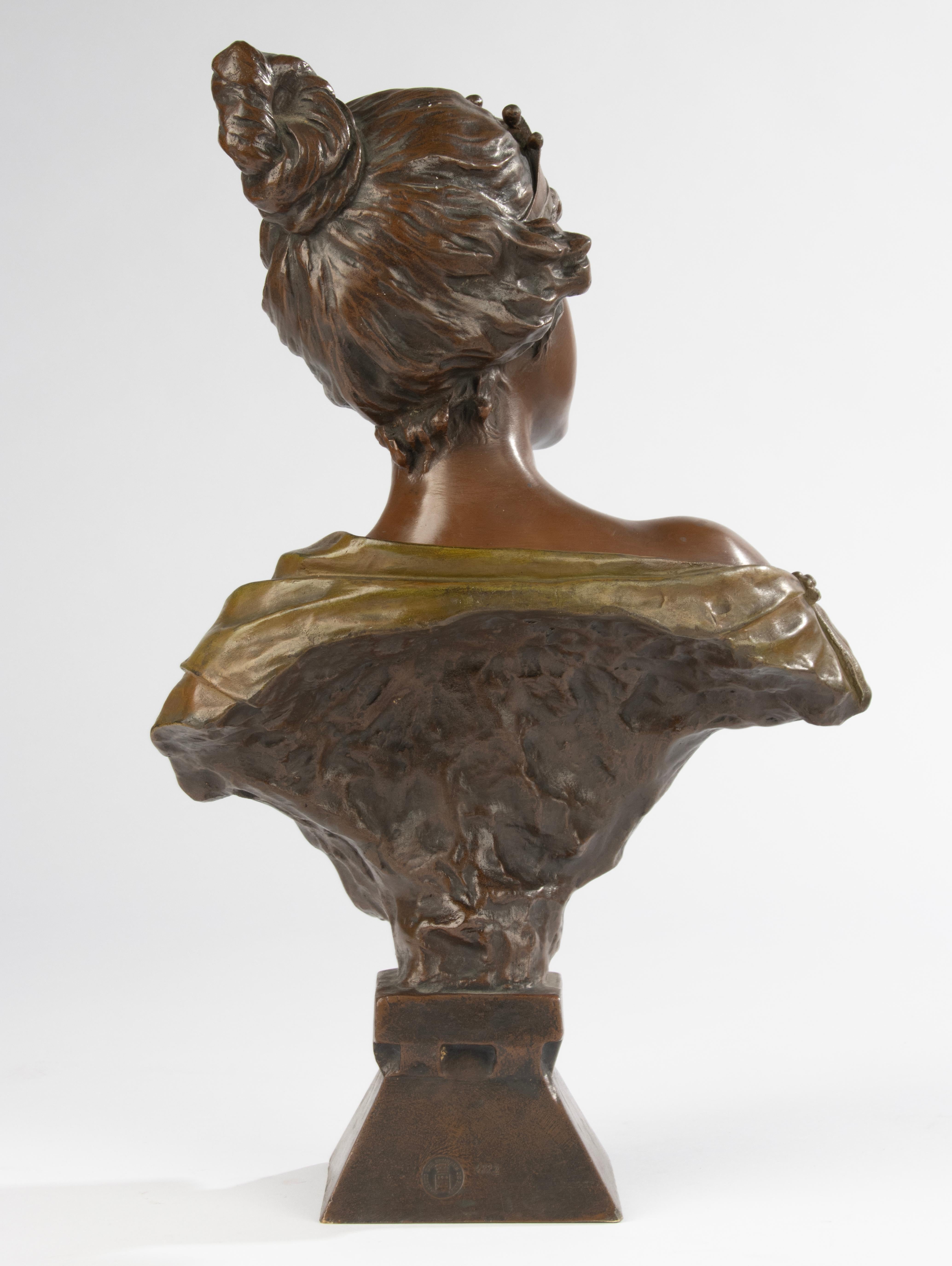 Early 20th Century Bronze Buste - Lucrece - by Emmanuel Villanis 3
