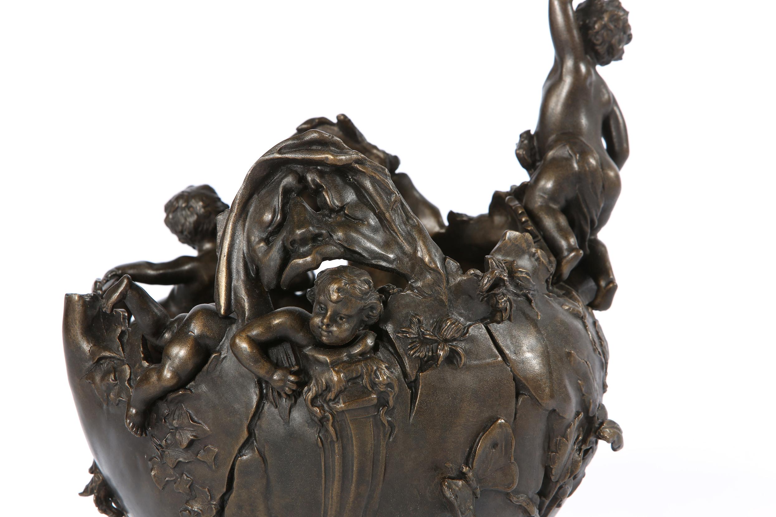 Early 20th Century Bronze Decorative Centerpiece For Sale 4