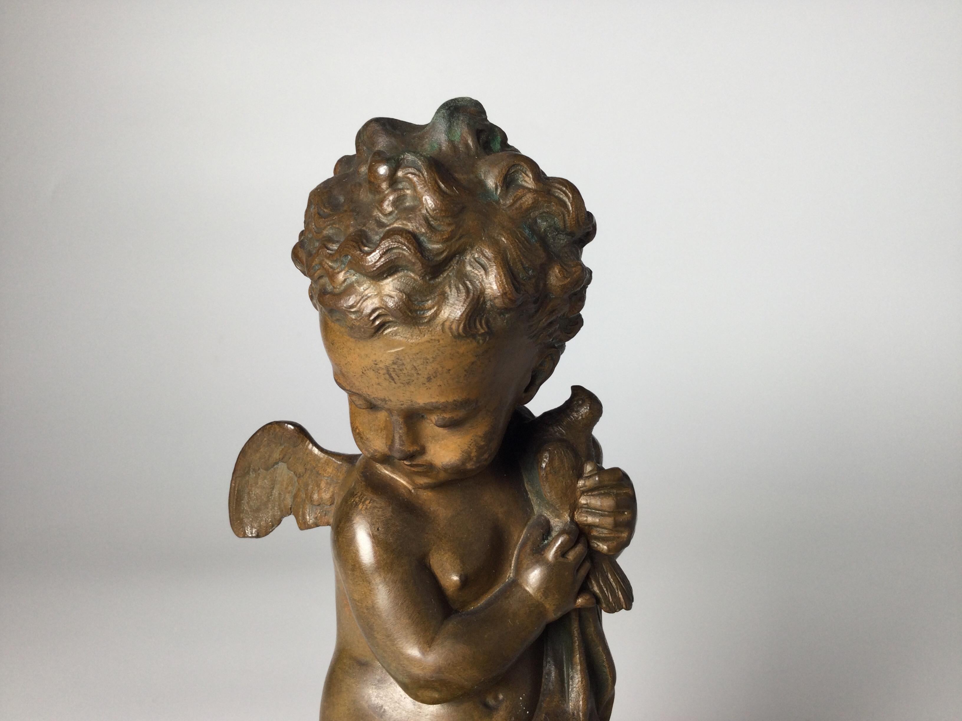 Bronzefigur eines Cherubs auf Marmorsockel aus dem frühen 20. Jahrhundert im Angebot 4