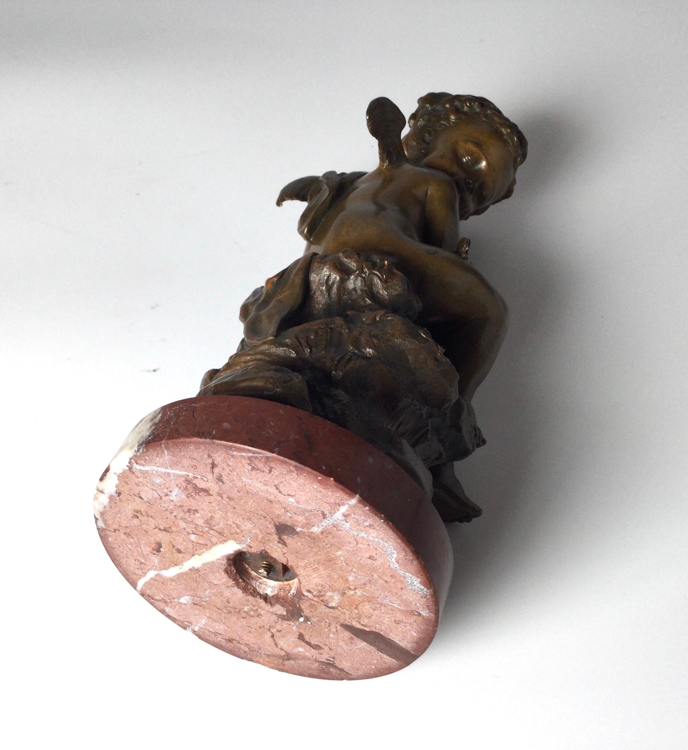 Figura di cherubino in bronzo dei primi del Novecento su base di marmo in vendita 4
