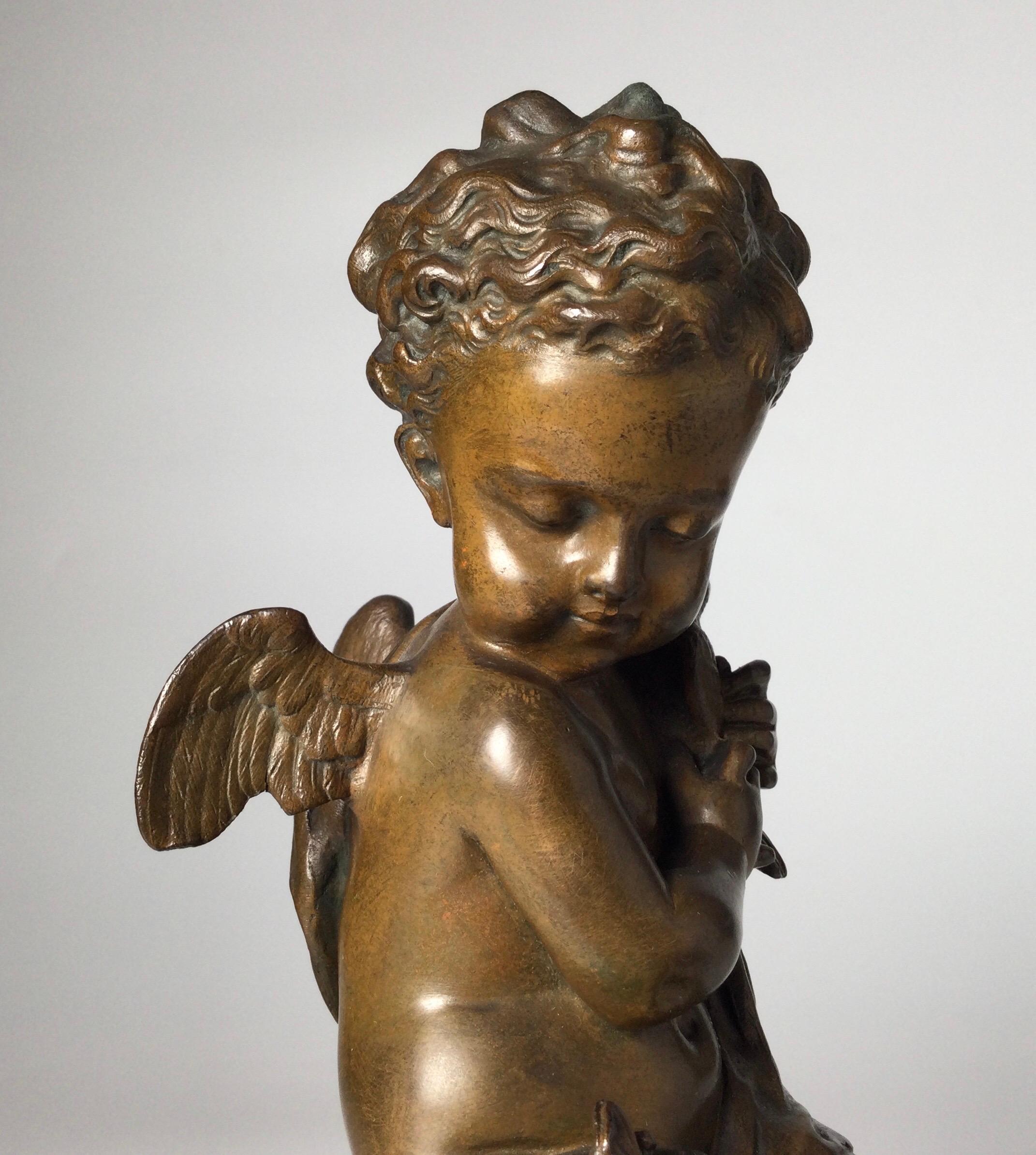 Bronzefigur eines Cherubs auf Marmorsockel aus dem frühen 20. Jahrhundert im Angebot 2
