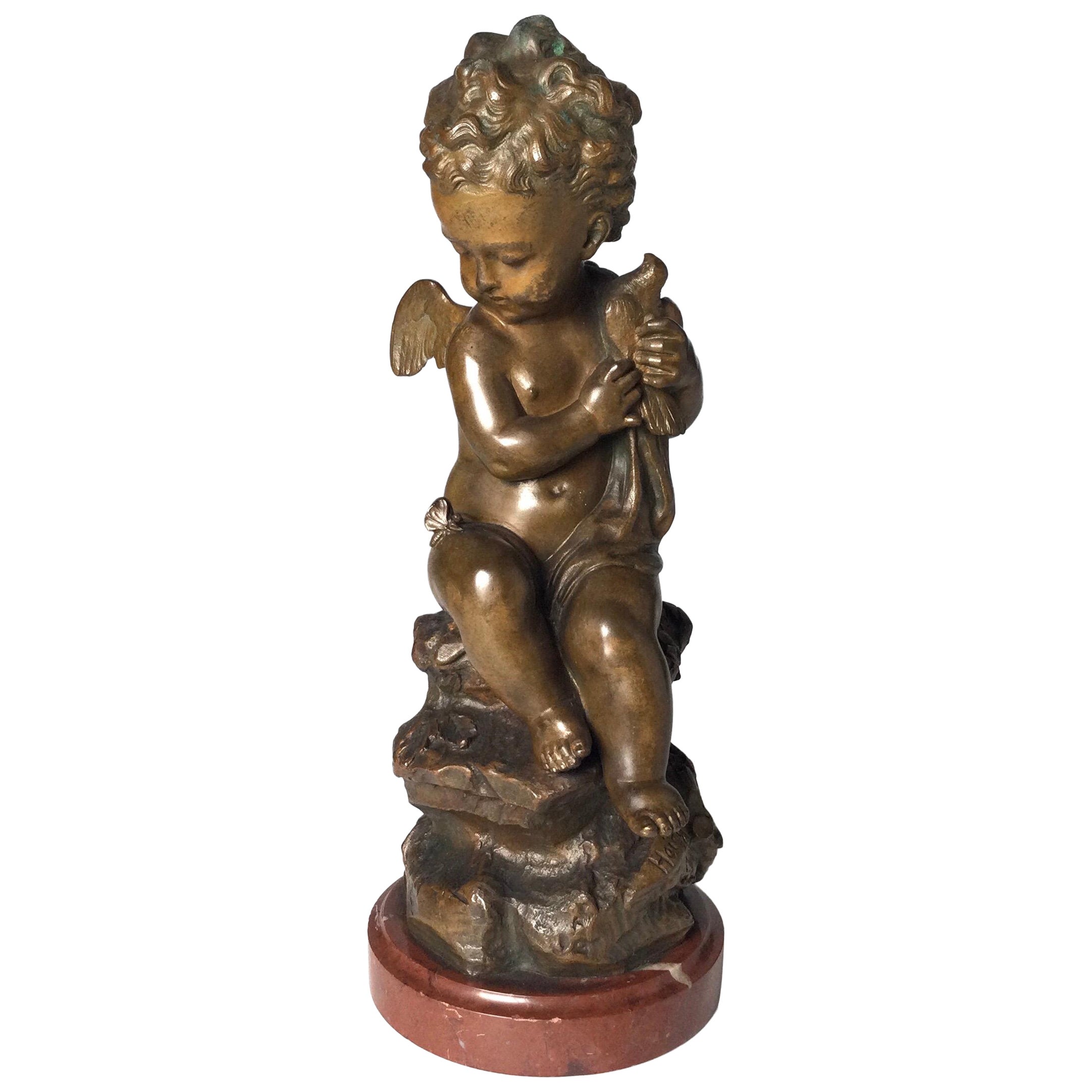 Figure d'un chérubin en bronze du début du XXe siècle sur socle en marbre