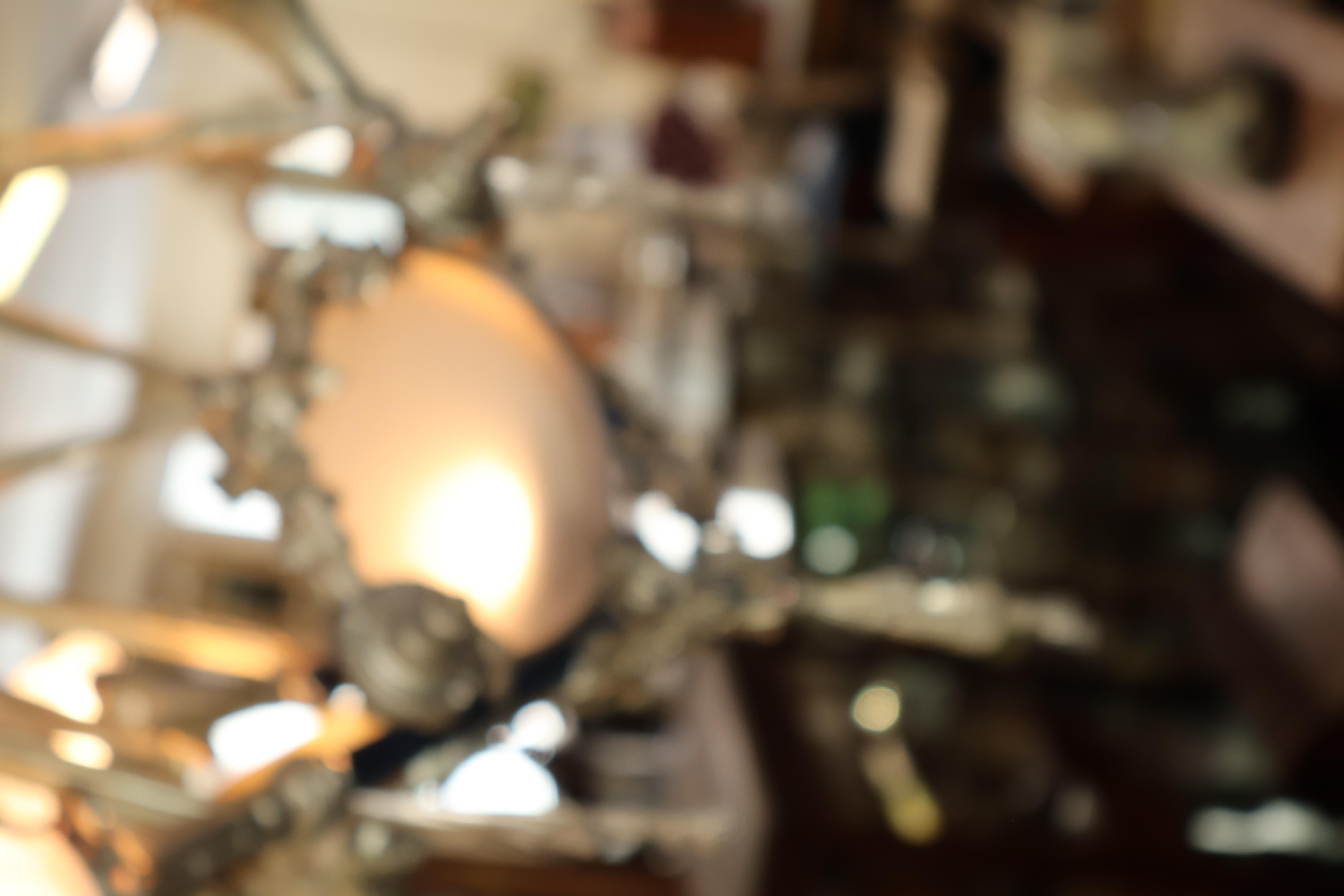 Lampadario a 4 luci in stile francese in bronzo dei primi del '900 con paralumi in vendita 4