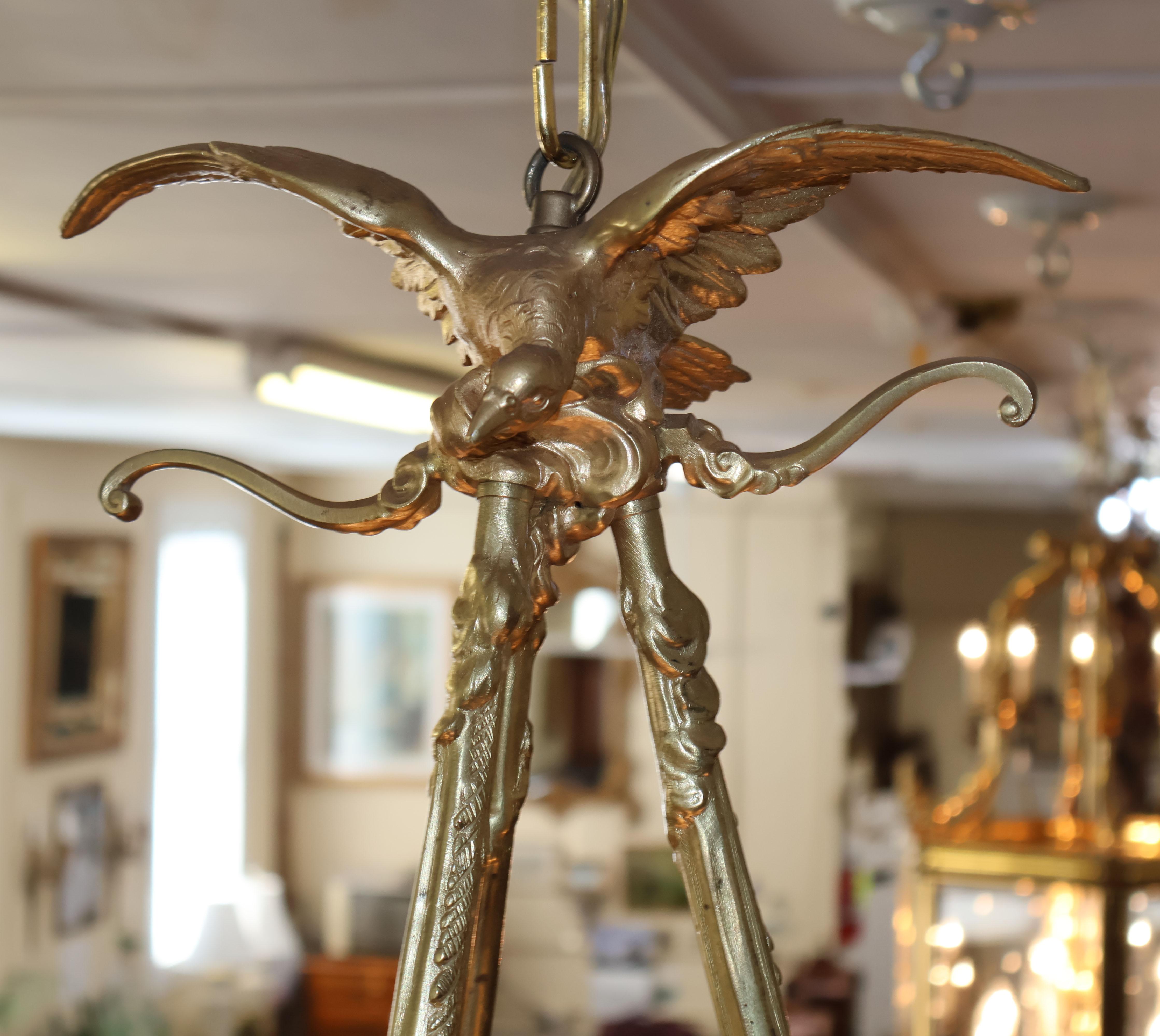 Lampadario a 4 luci in stile francese in bronzo dei primi del '900 con paralumi in vendita 8