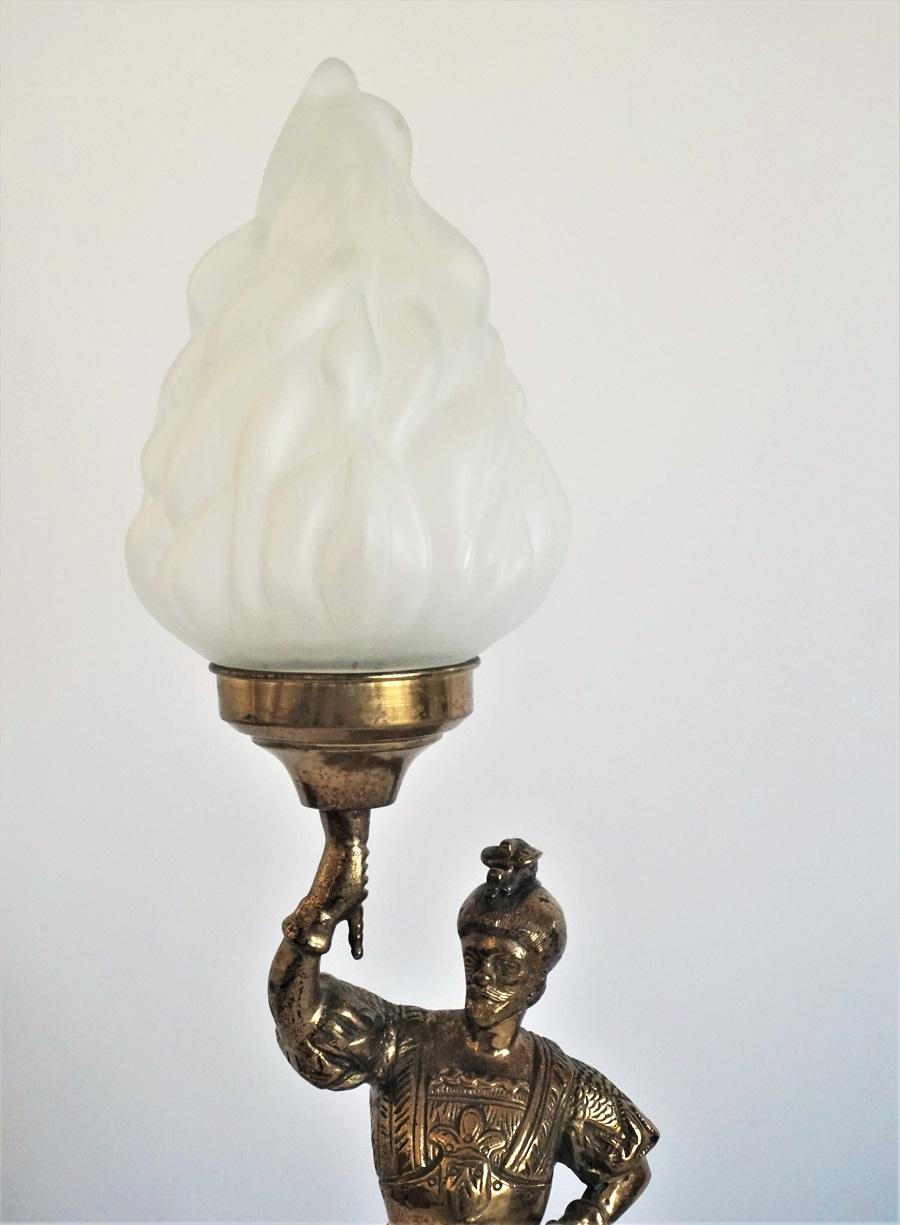 Baroque Début du 20e siècle - Sculpture de chevalier en bronze Lampe de table ou de bureau électrifiée en vente