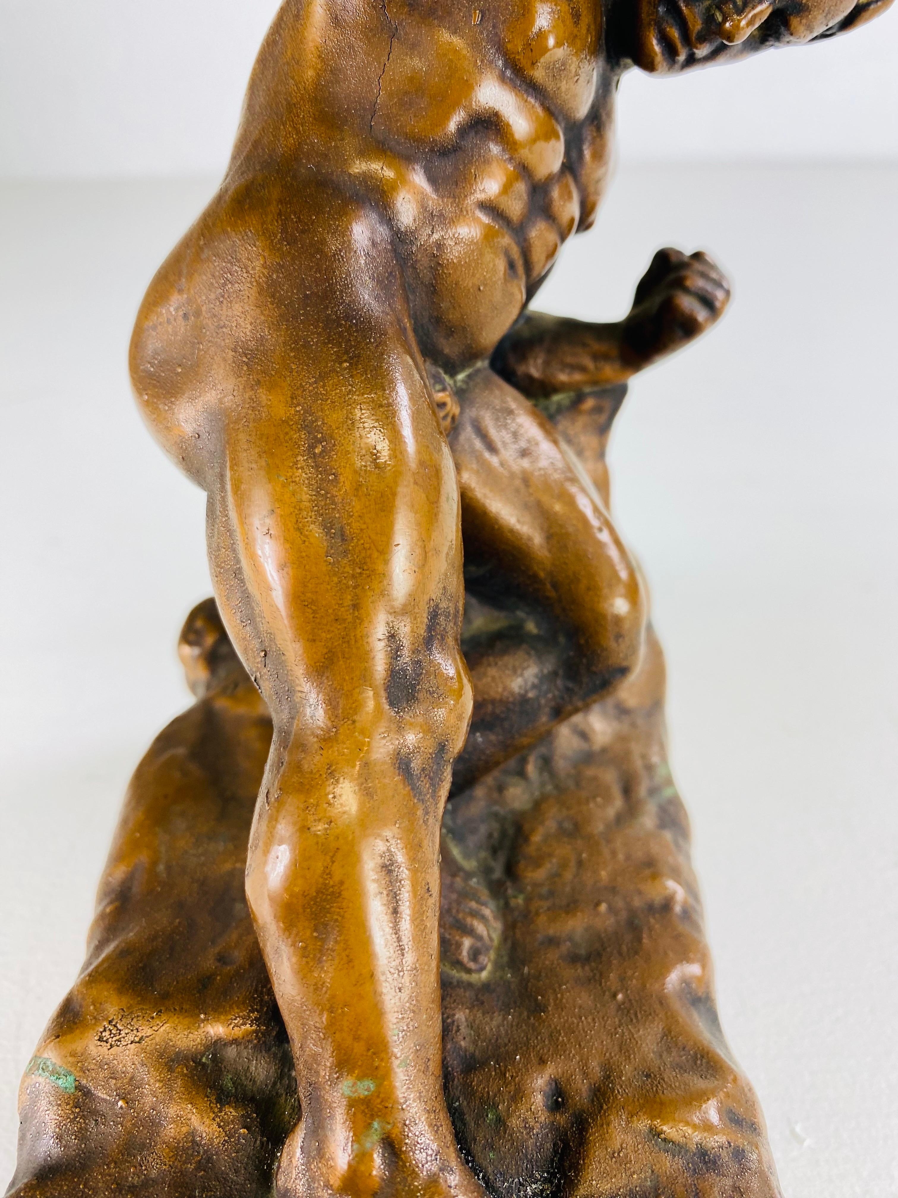 Escultura figurativa masculina desnuda de bronce de principios del siglo XX en venta 2
