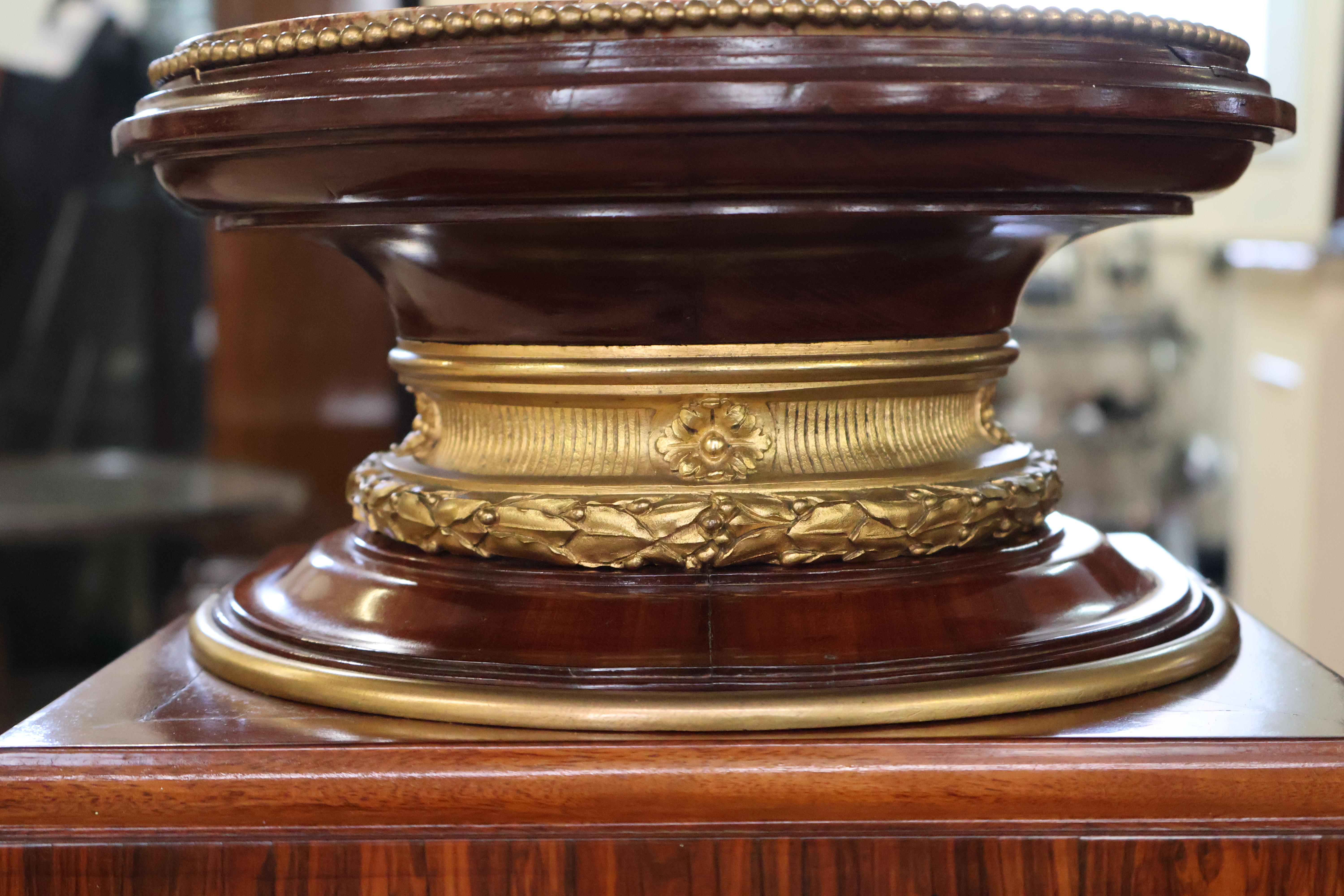 Piédestal de colonne français de style Louis XV du début du 20e siècle, monté sur bronze en vente 5
