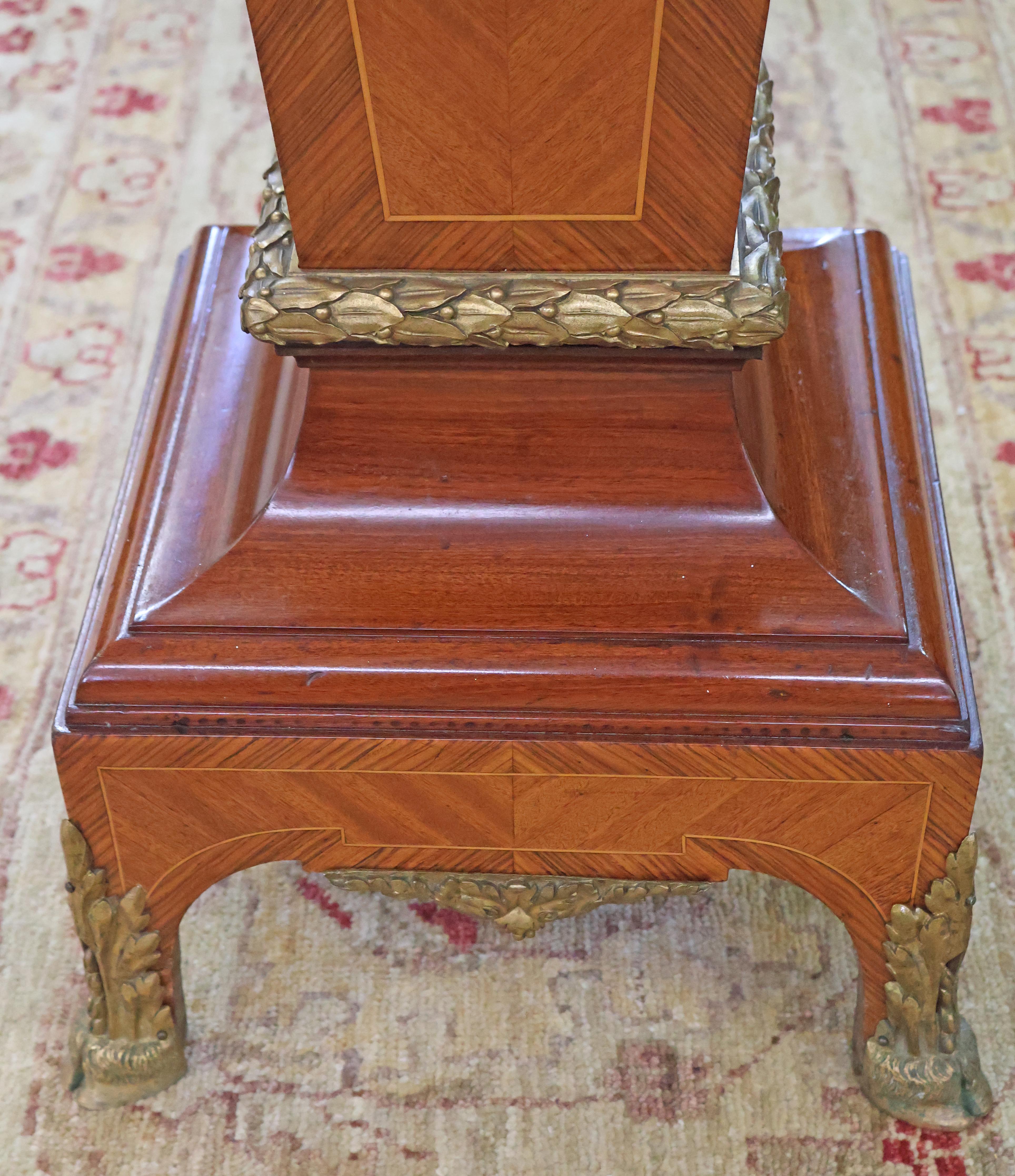 Piédestal de colonne français de style Louis XV du début du 20e siècle, monté sur bronze en vente 6