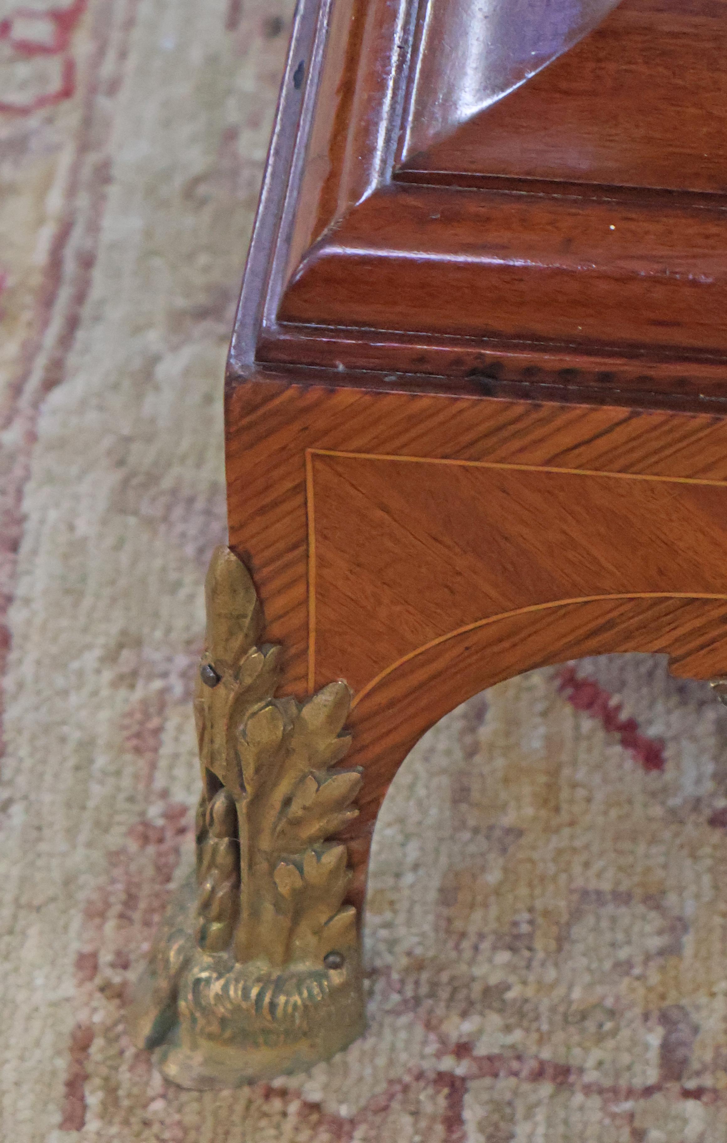 Piédestal de colonne français de style Louis XV du début du 20e siècle, monté sur bronze en vente 7