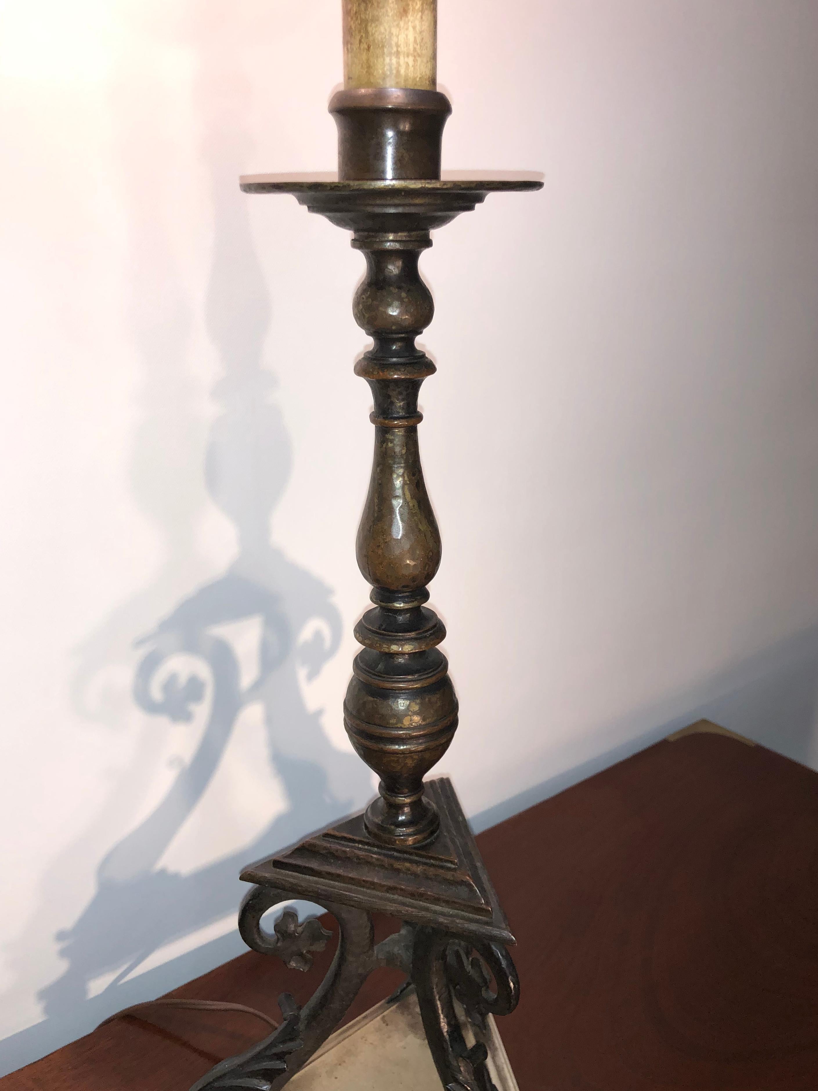 Bronze-Tischlampe aus dem frühen 20. Jahrhundert im Zustand „Gut“ in Charleston, SC