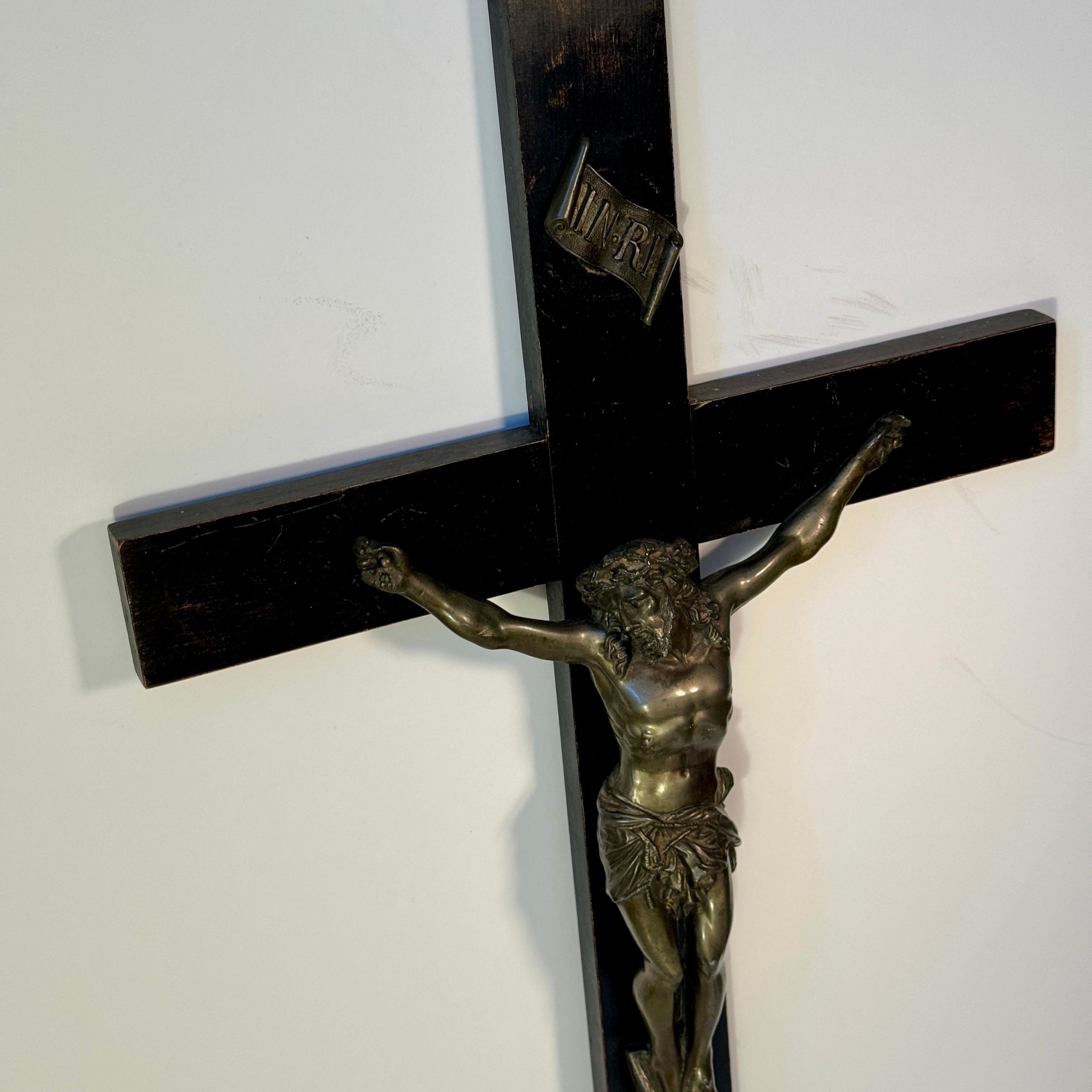 Early 20th Century Bronze on Wood Religious Crucifix For Sale 4
