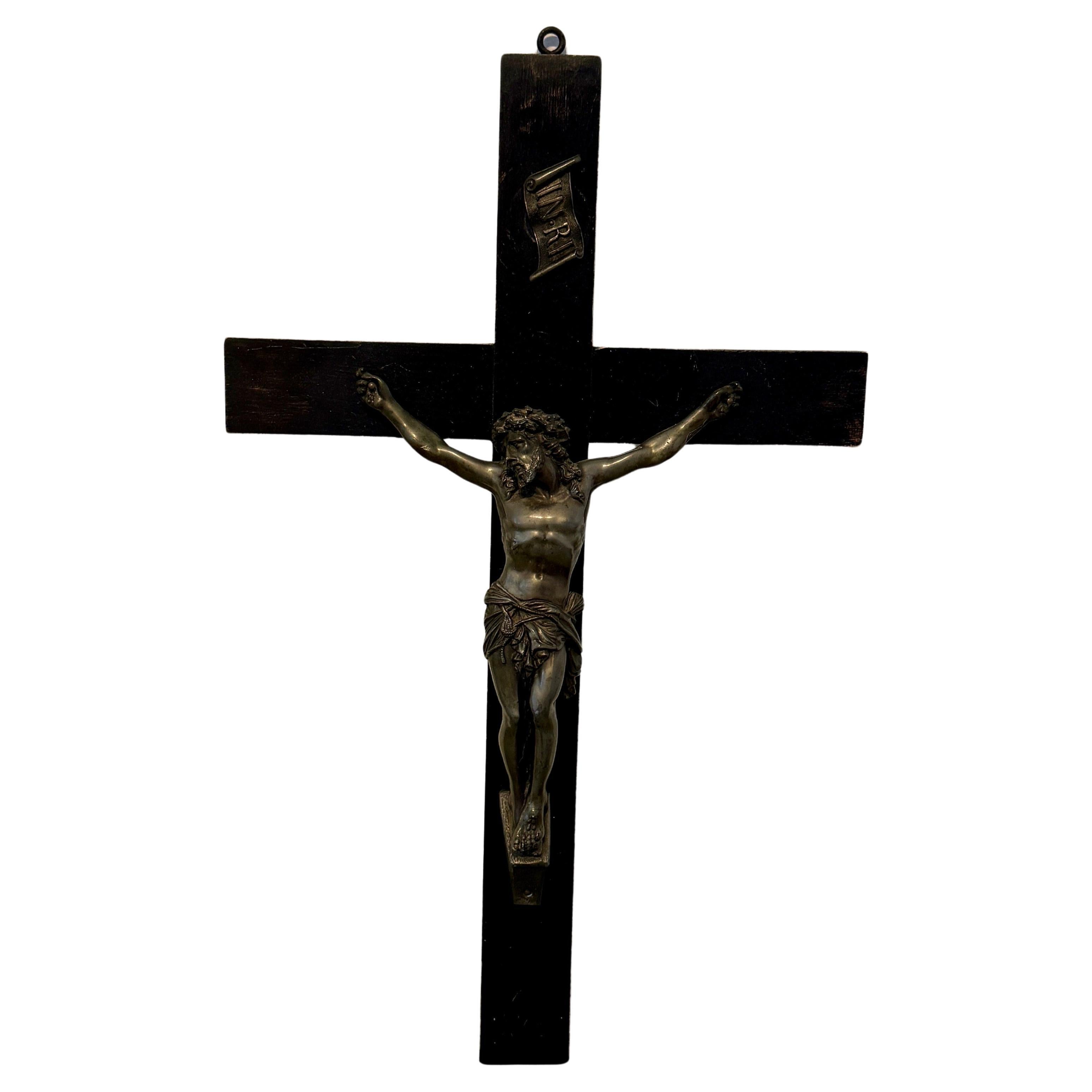 Début du 20e siècle Crucifix religieux en bronze sur Wood