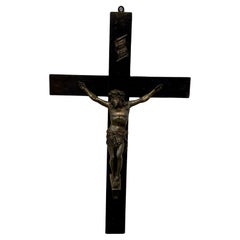 Crocifisso religioso in bronzo su legno dell'inizio del XX secolo