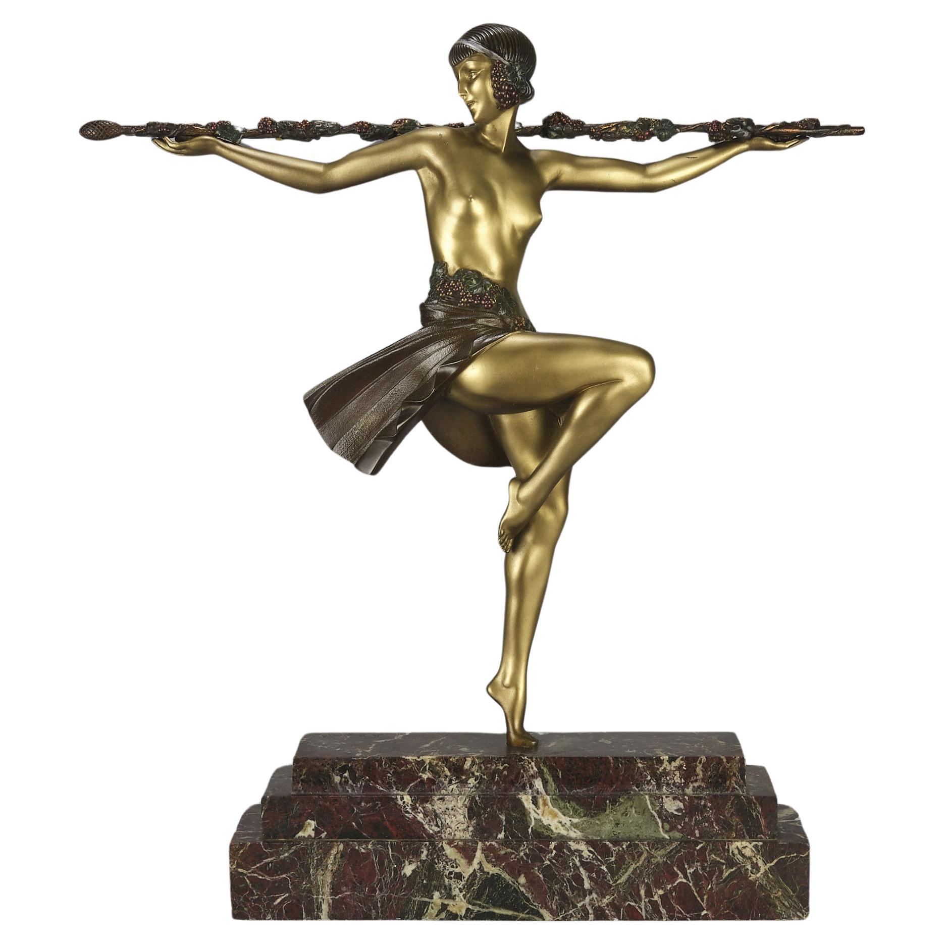 Sculpture en bronze du début du 20e siècle "Danseuse de Thyrsus" par Pierre Le Faguays