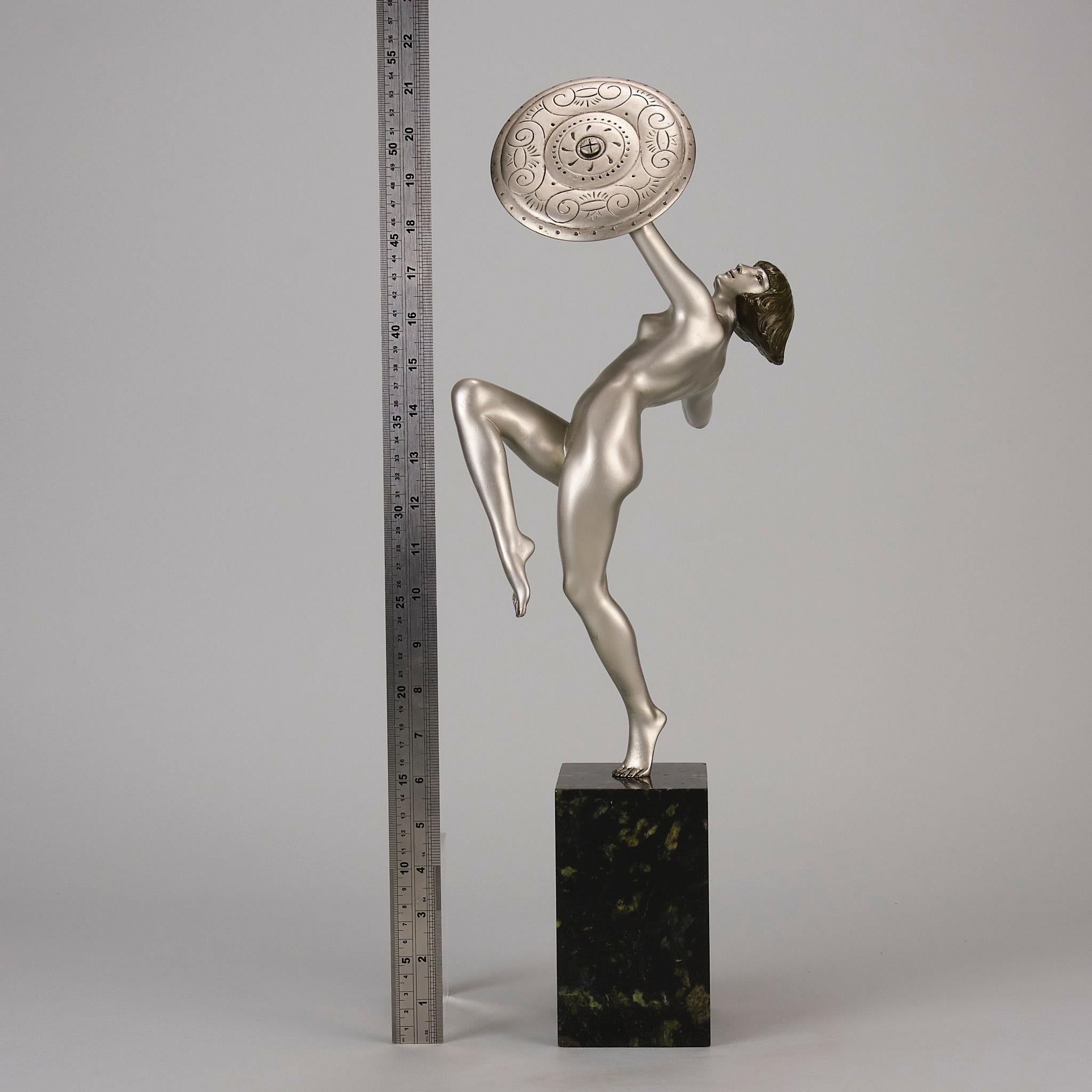 Bronzeskulptur mit dem Titel „ Amazone“ von Pierre Le Faguay aus dem frühen 20. Jahrhundert im Angebot 5