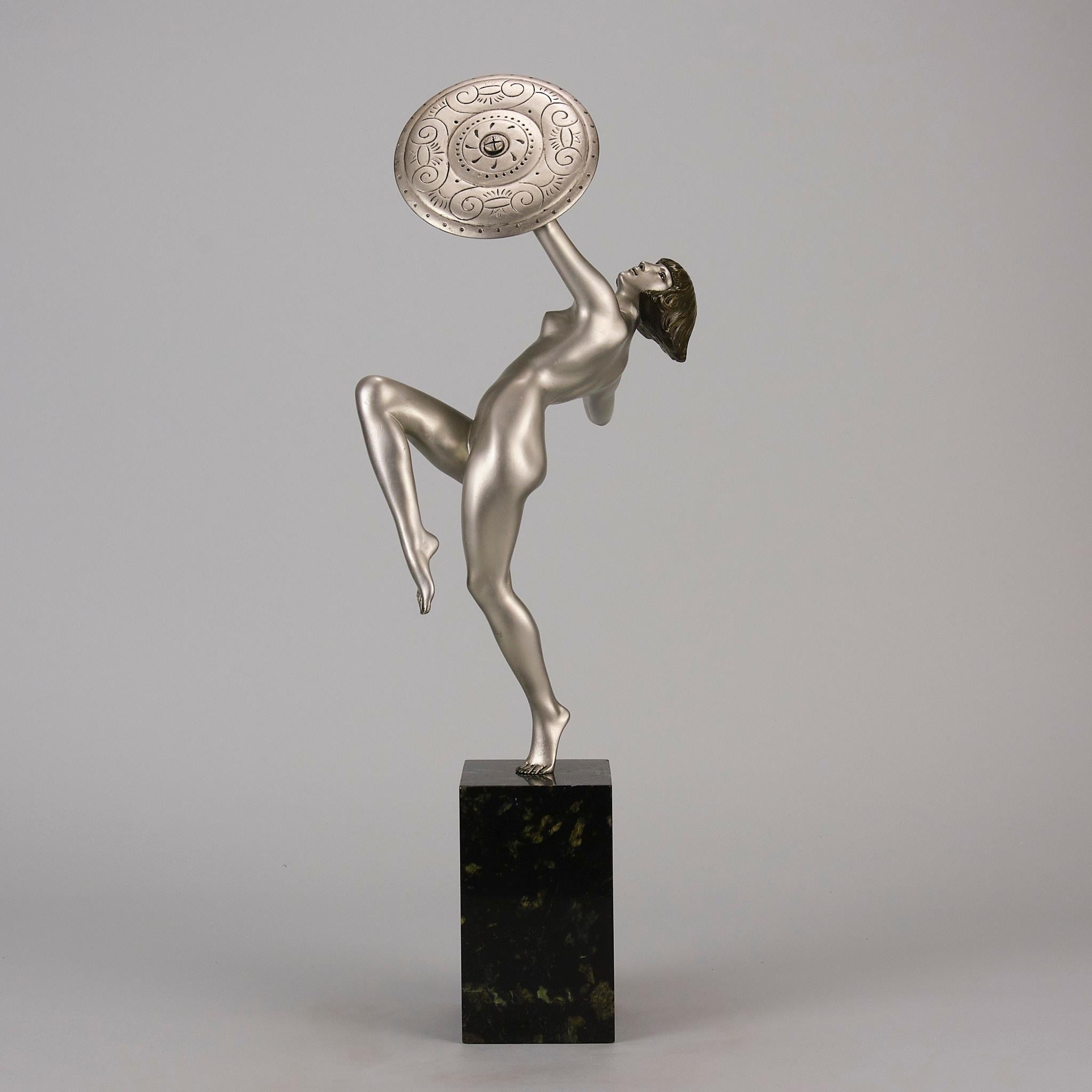 Bronzeskulptur mit dem Titel „ Amazone“ von Pierre Le Faguay aus dem frühen 20. Jahrhundert (Art déco) im Angebot