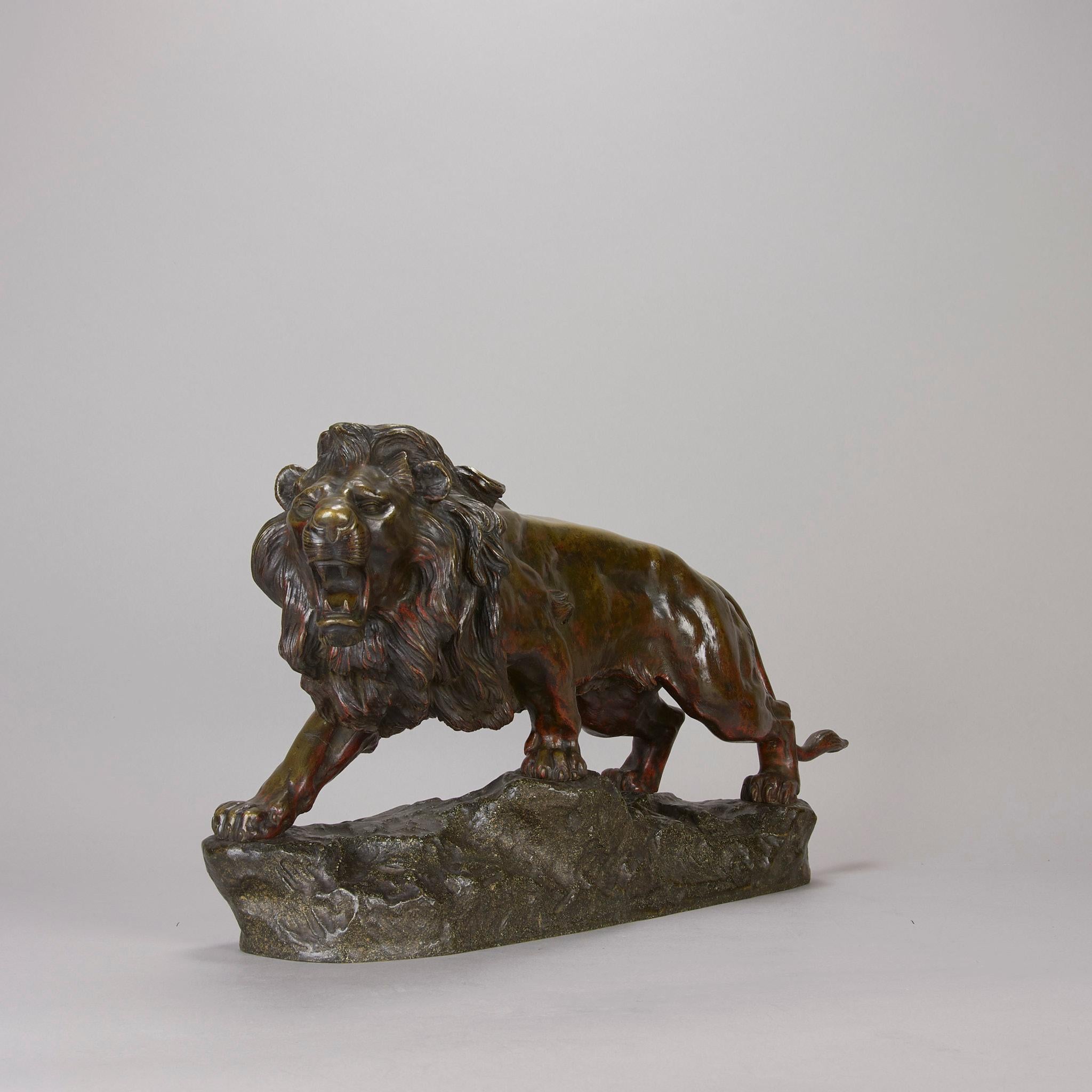 Bronzeskulptur des frühen 20. Jahrhunderts mit dem Titel „Lion qui Marche“ von J Descomps (Art nouveau) im Angebot