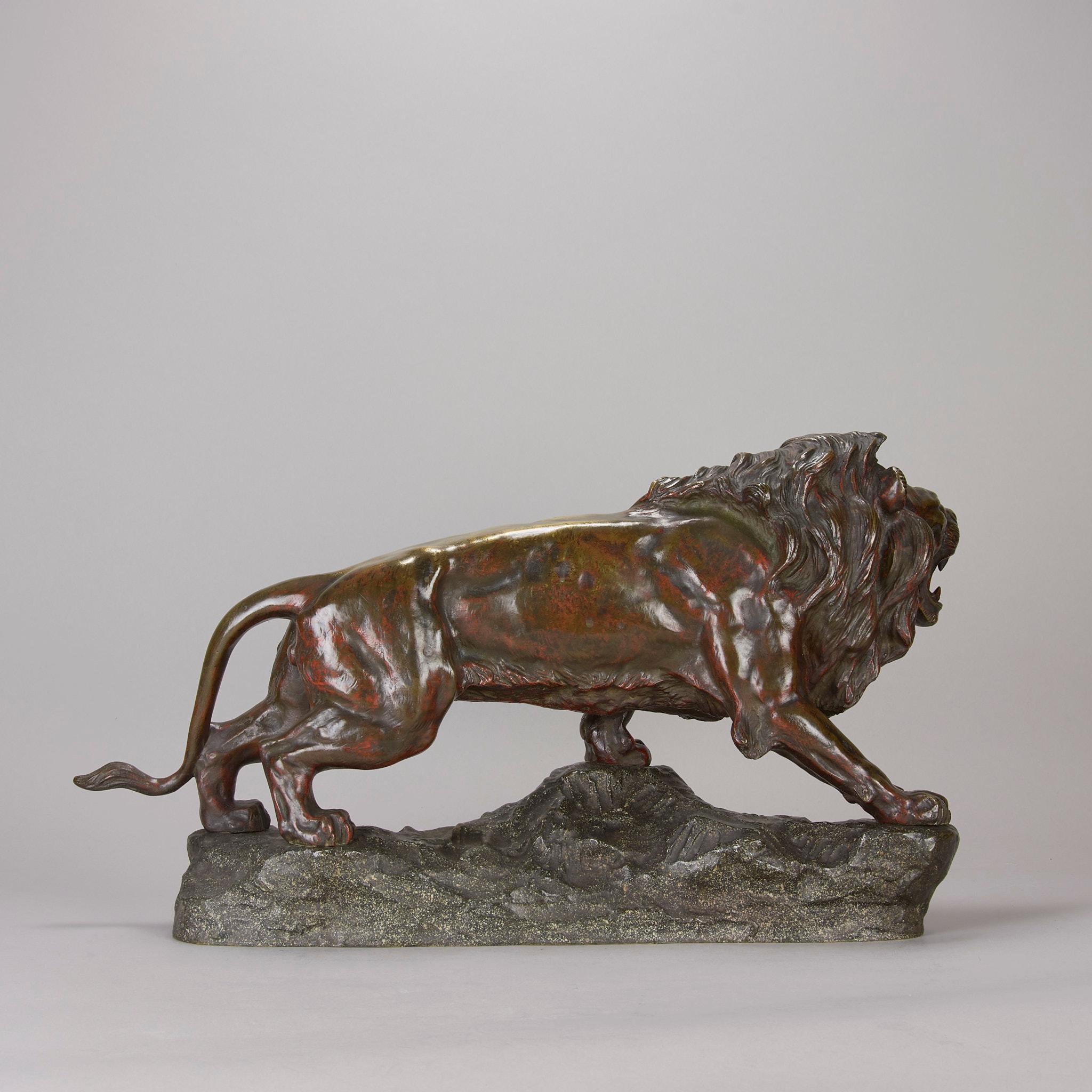 Bronzeskulptur des frühen 20. Jahrhunderts mit dem Titel „Lion qui Marche“ von J Descomps im Zustand „Hervorragend“ im Angebot in London, GB