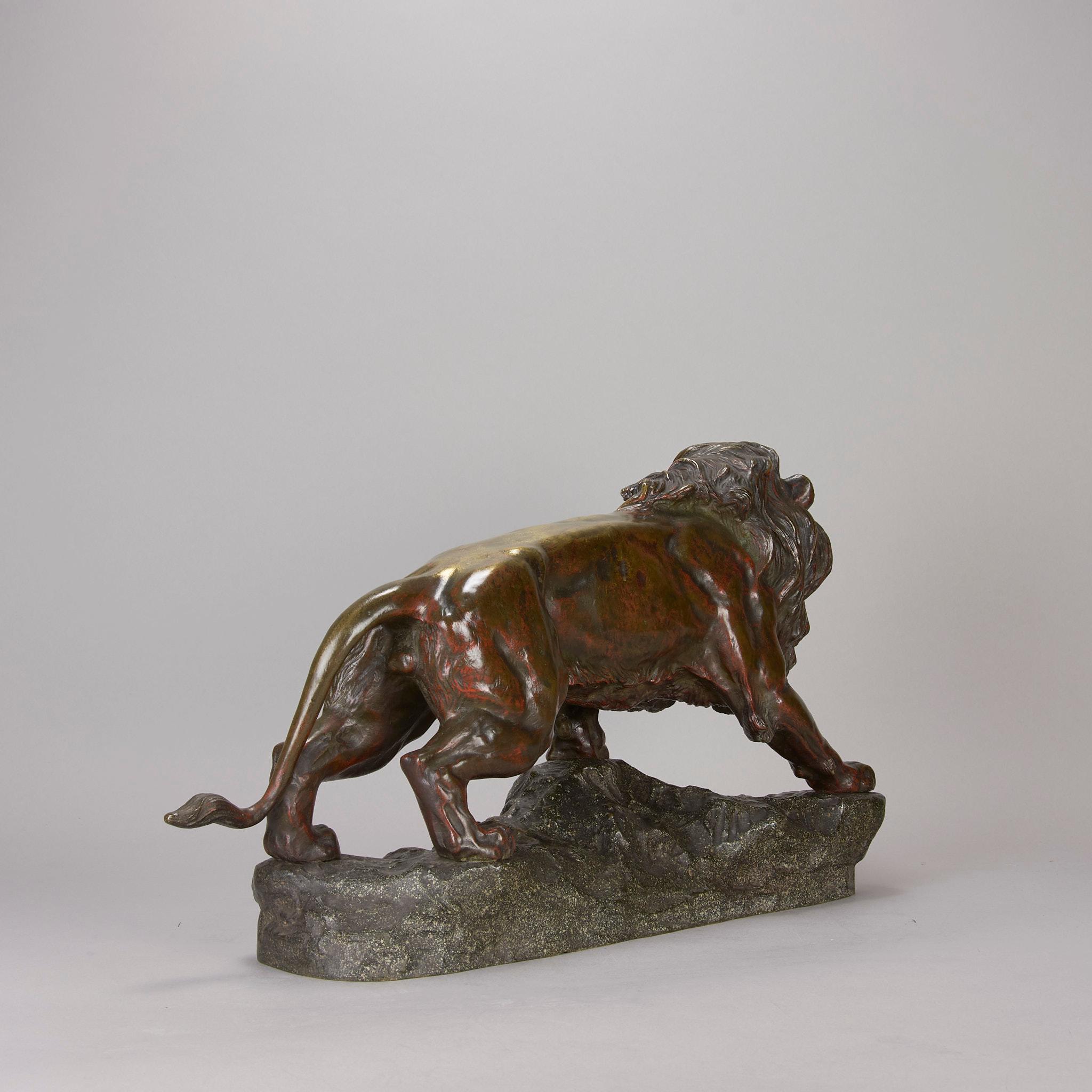 Sculpture en bronze du début du XXe siècle intitulée « Lion qui Marche » par J Descomps Excellent état - En vente à London, GB
