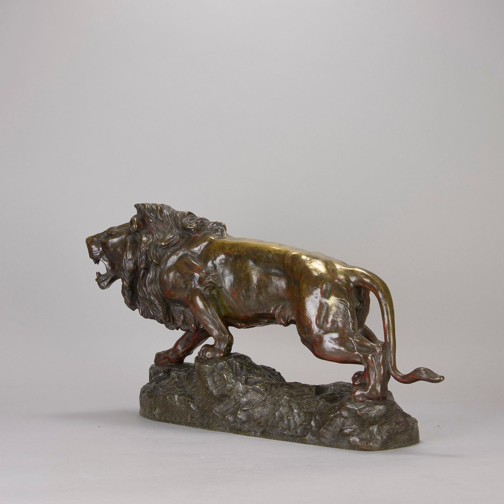 Bronze Sculpture en bronze du début du XXe siècle intitulée « Lion qui Marche » par J Descomps en vente