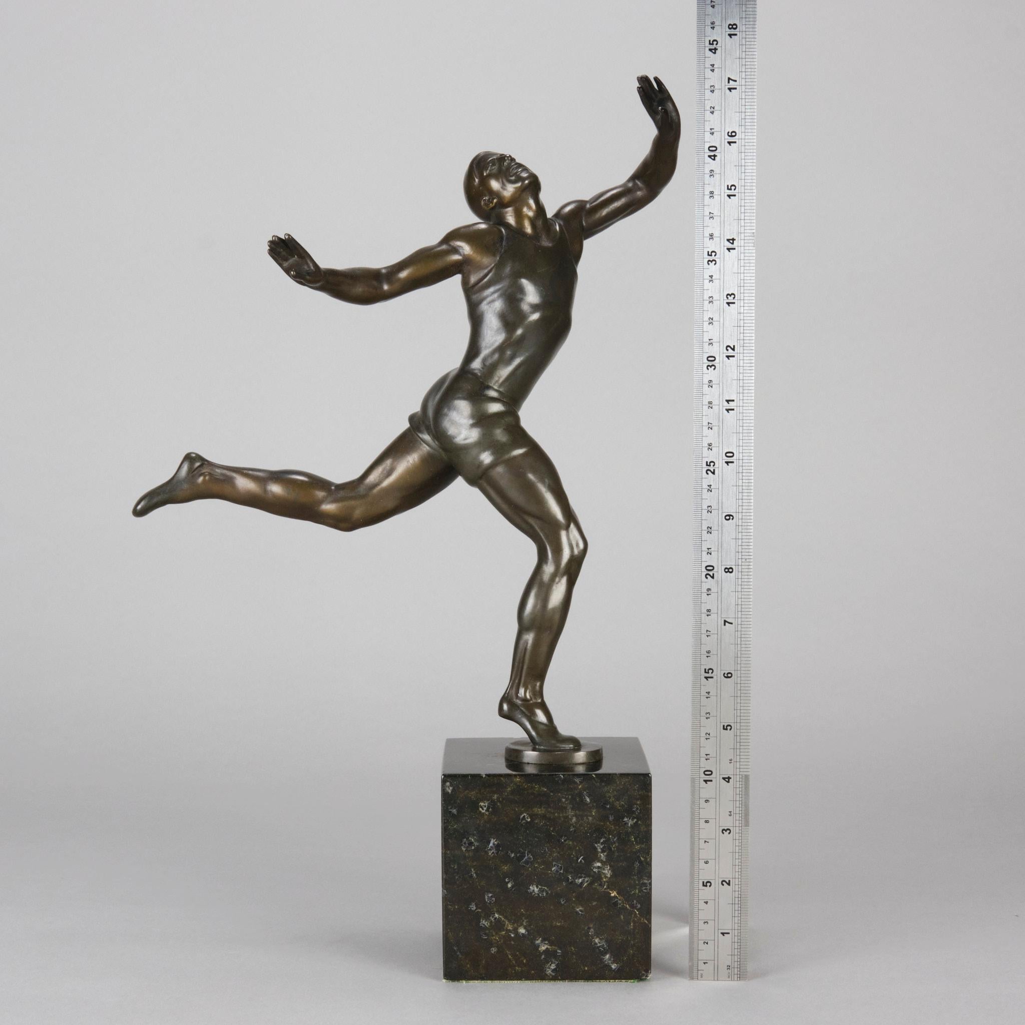 Bronzeskulptur des frühen 20. Jahrhunderts mit dem Titel „Olympian“ von Ernest Becker im Angebot 5