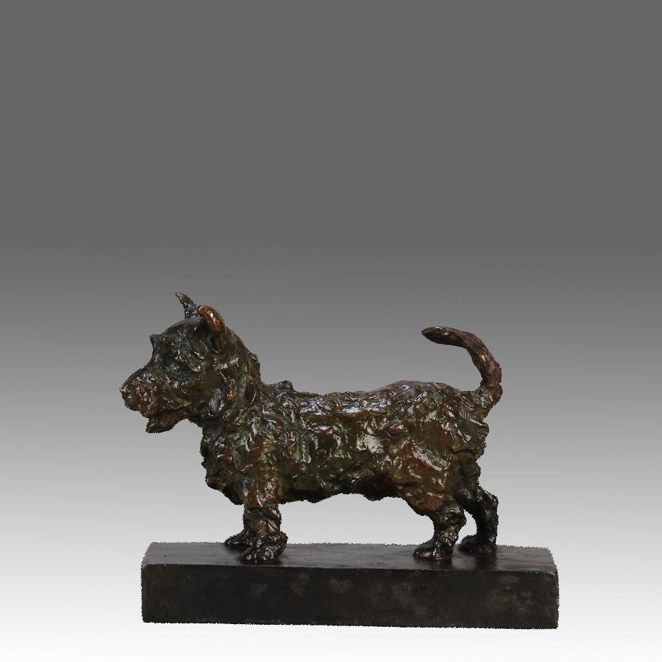 Accattivante studio in bronzo patinato dei primi del Novecento di un terrier in piedi, con eccellenti dettagli superficiali e colore, sollevato su una base in bronzo e firmato PB Parsons 

INFORMAZIONI AGGIUNTIVE
Altezza:                            
