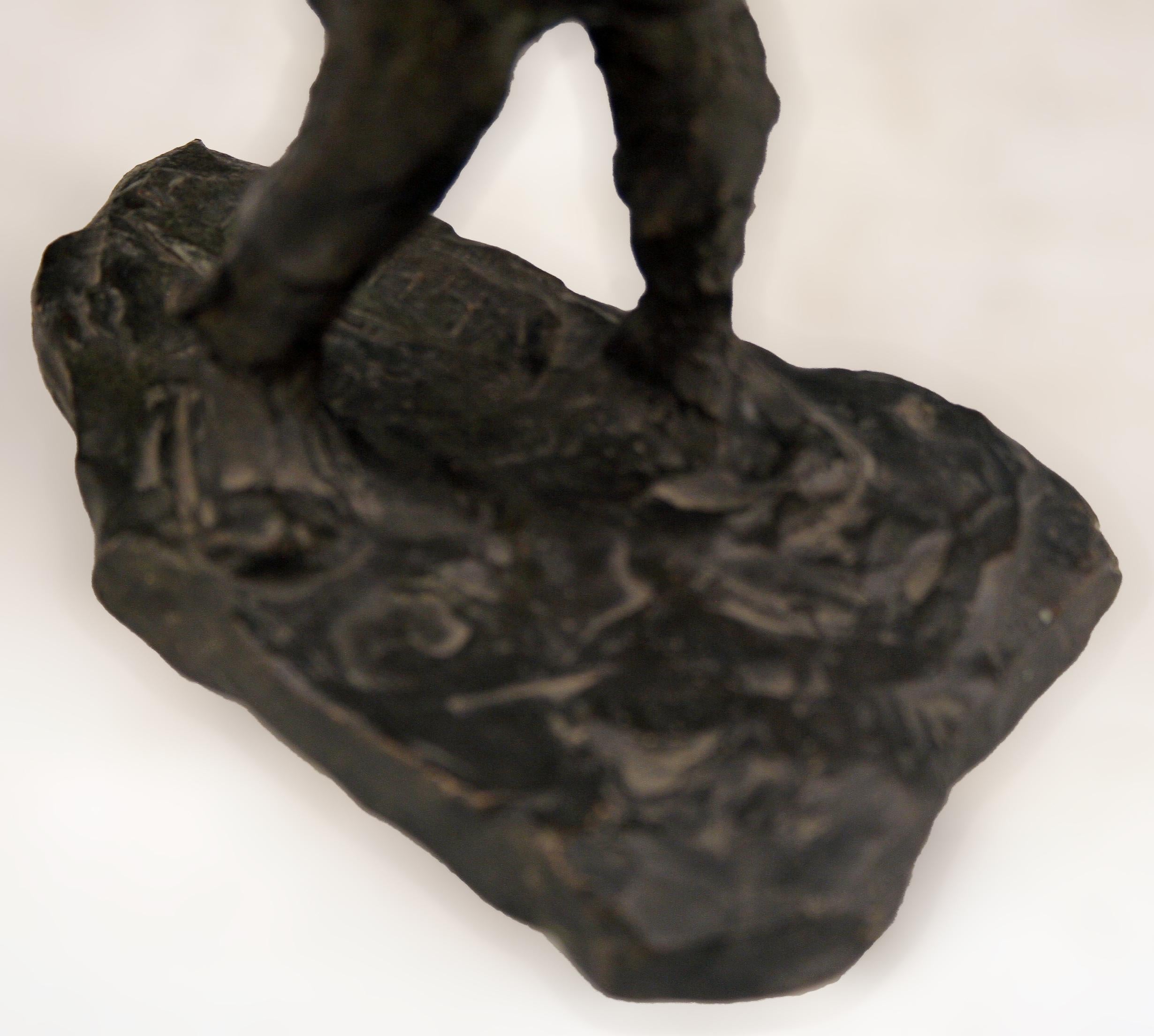 Expressionniste Sculpture en bronze du début du 20e siècle représentant un homme portant un sac à dos, réalisée par le sculpteur belge Demanet en vente